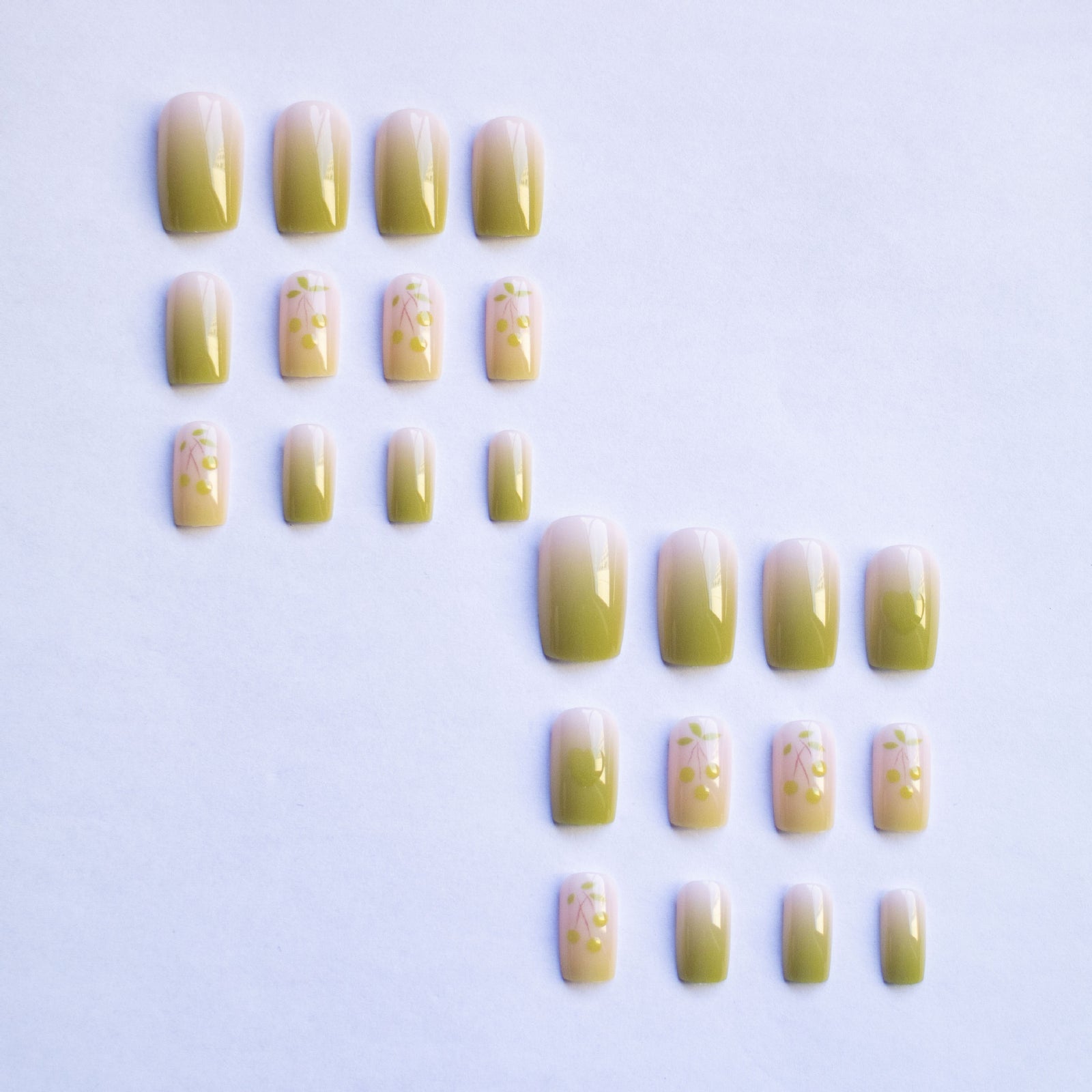 24pcs/Set Green Ombre Cherry Press-On Nails