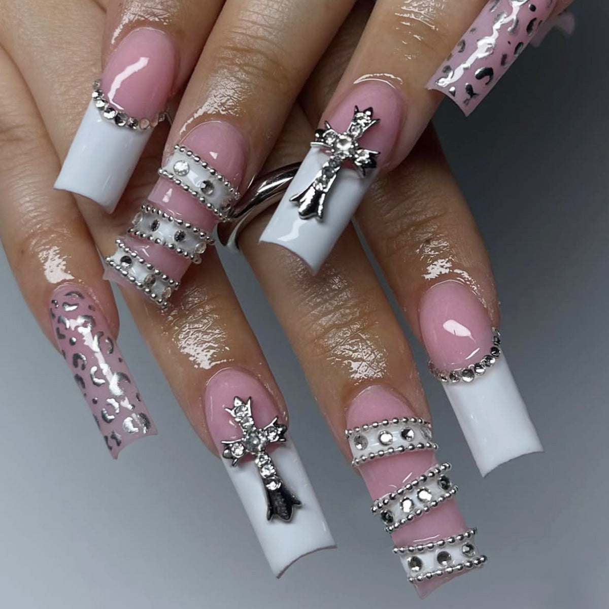 24pcs/Set White French Tips with Silver Leopard Press-On Nails