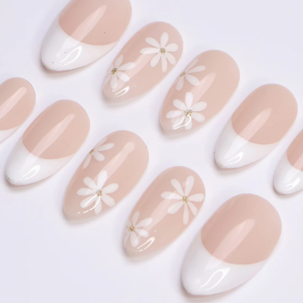 (Handmade) 10pcs/Set Tiny Hand-crafted Daisies Press on Nails
