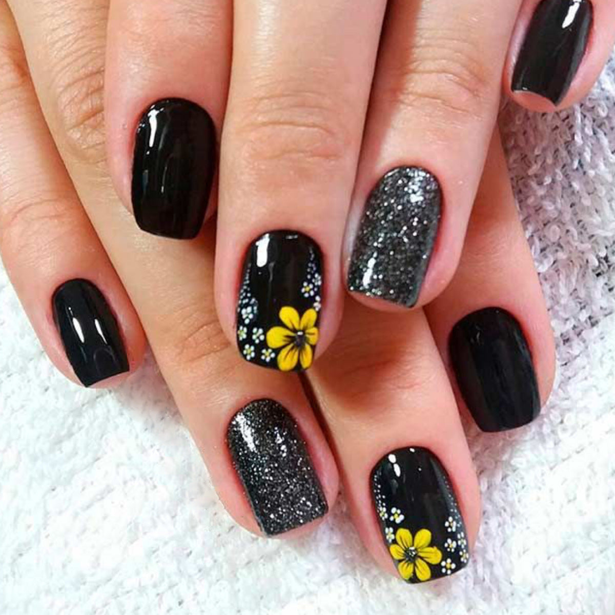 24pcs/Set Black Glitter with Small Yellow Flowers Press-On Nails