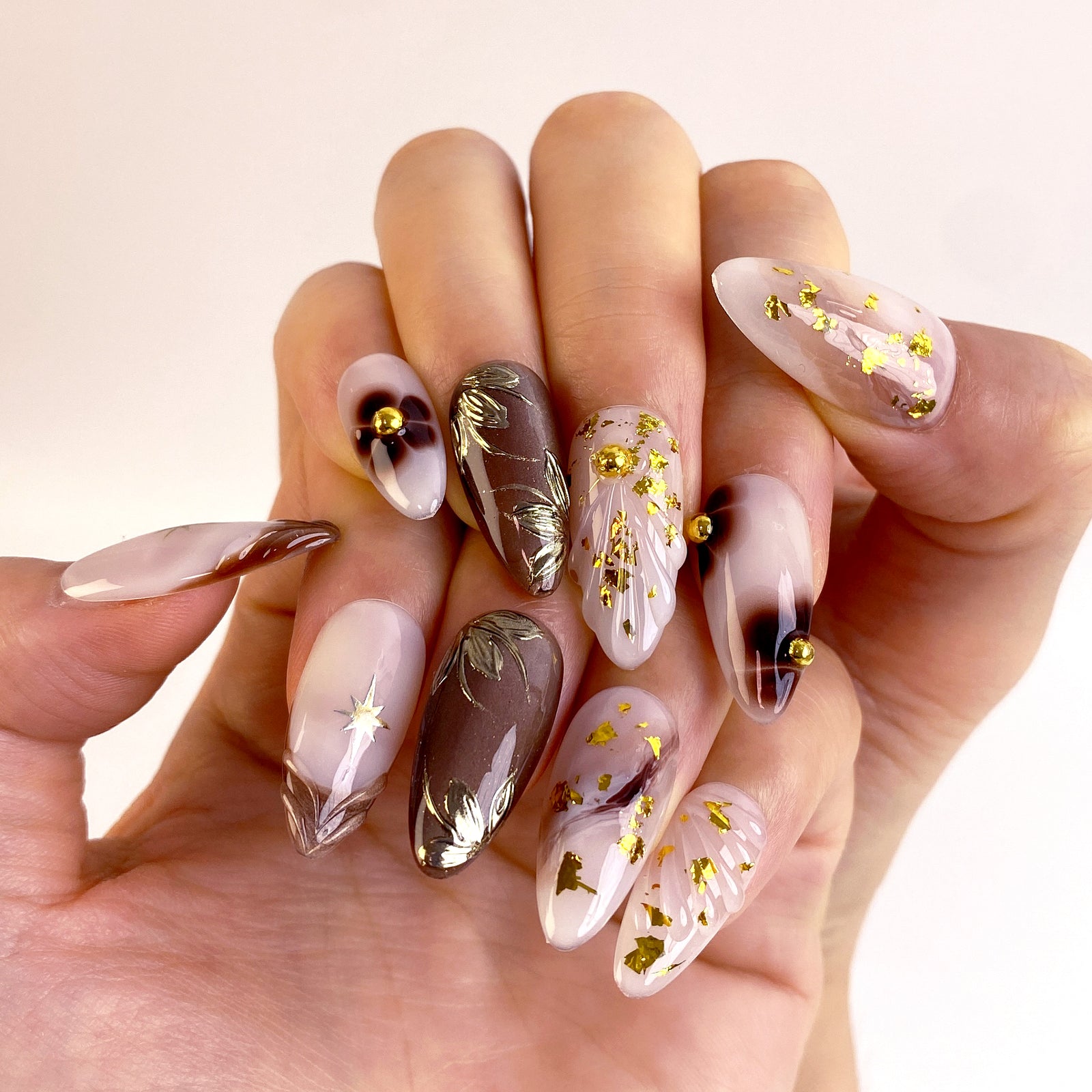 (Handmade) 10pcs/Set Brown Cat Eye French Nails with Golden Flowers Press-On Nails