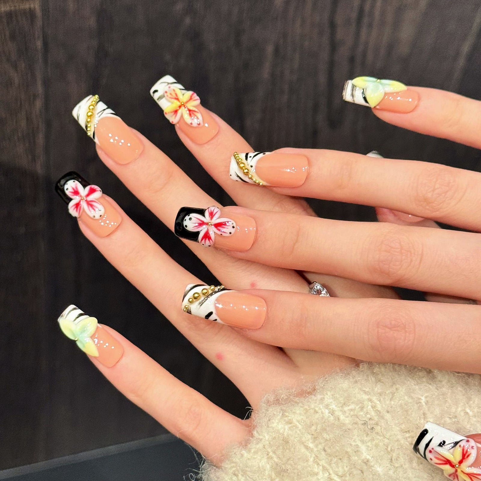 (Handmade) 10pcs/Set Floral Gold Chain Color-Block French Press-On Nails