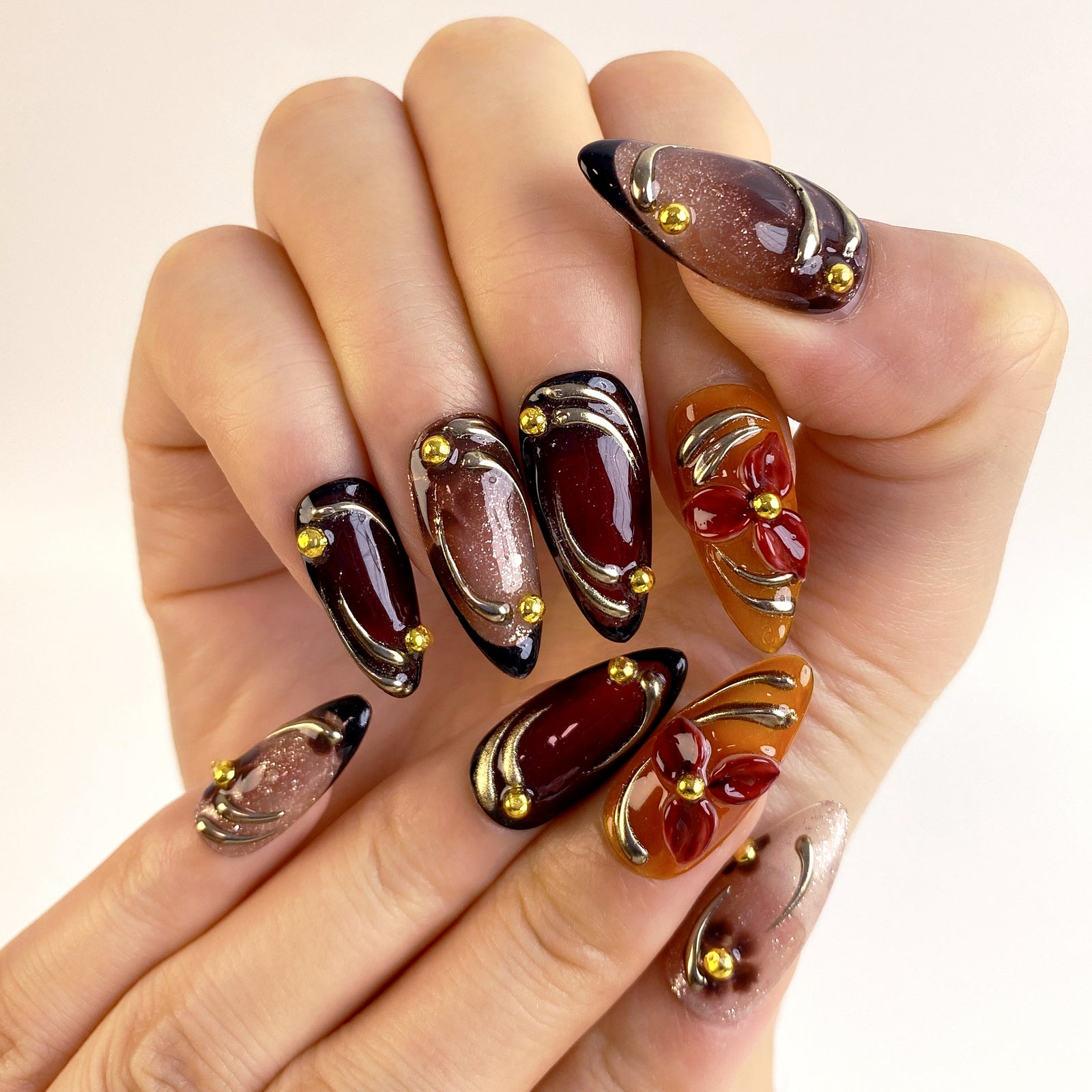 (Handmade) 10pcs/Set Autumn Winter Golden 3D Flower Press-On Nails