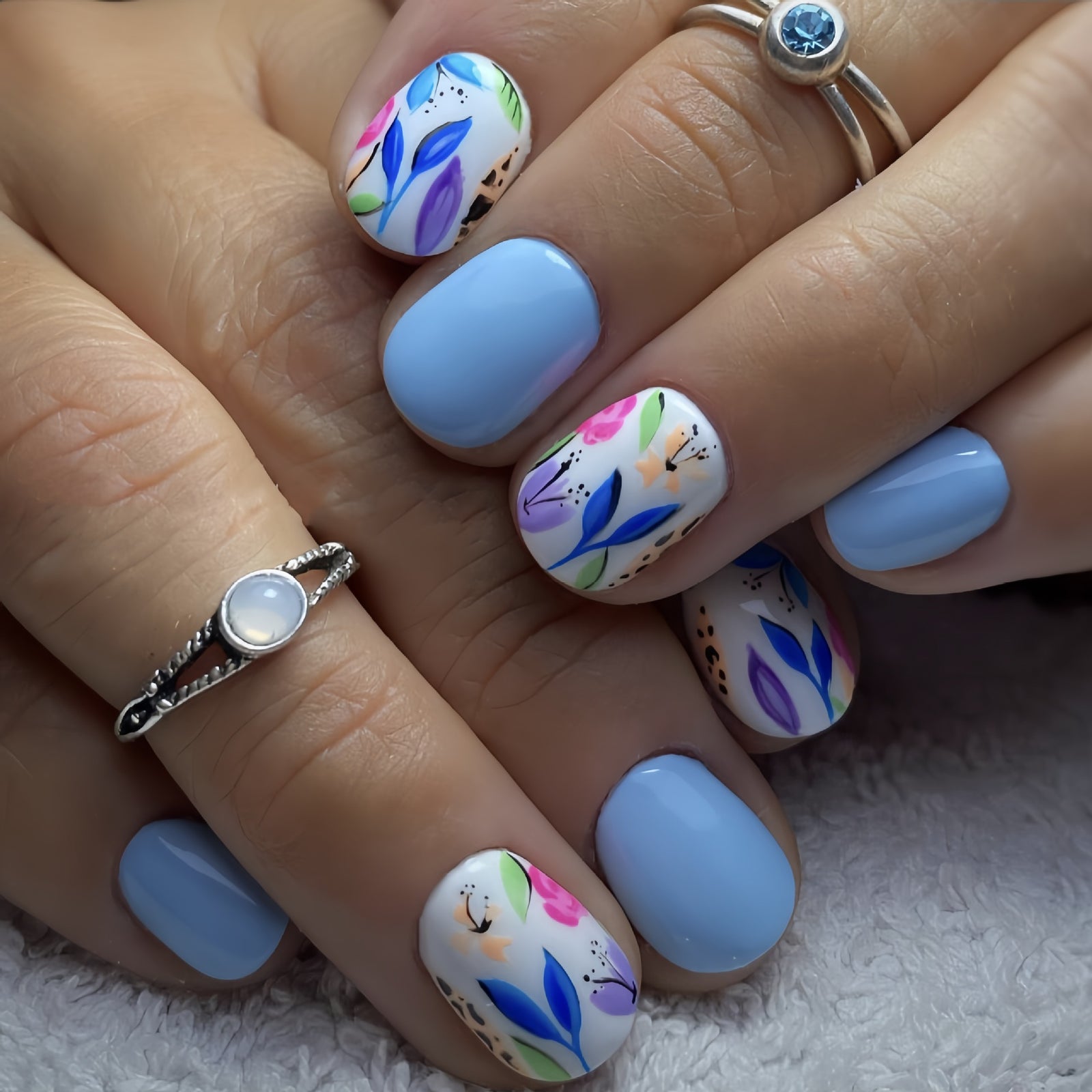 24pcs/Set Soft Blue Floral Press-On Nails