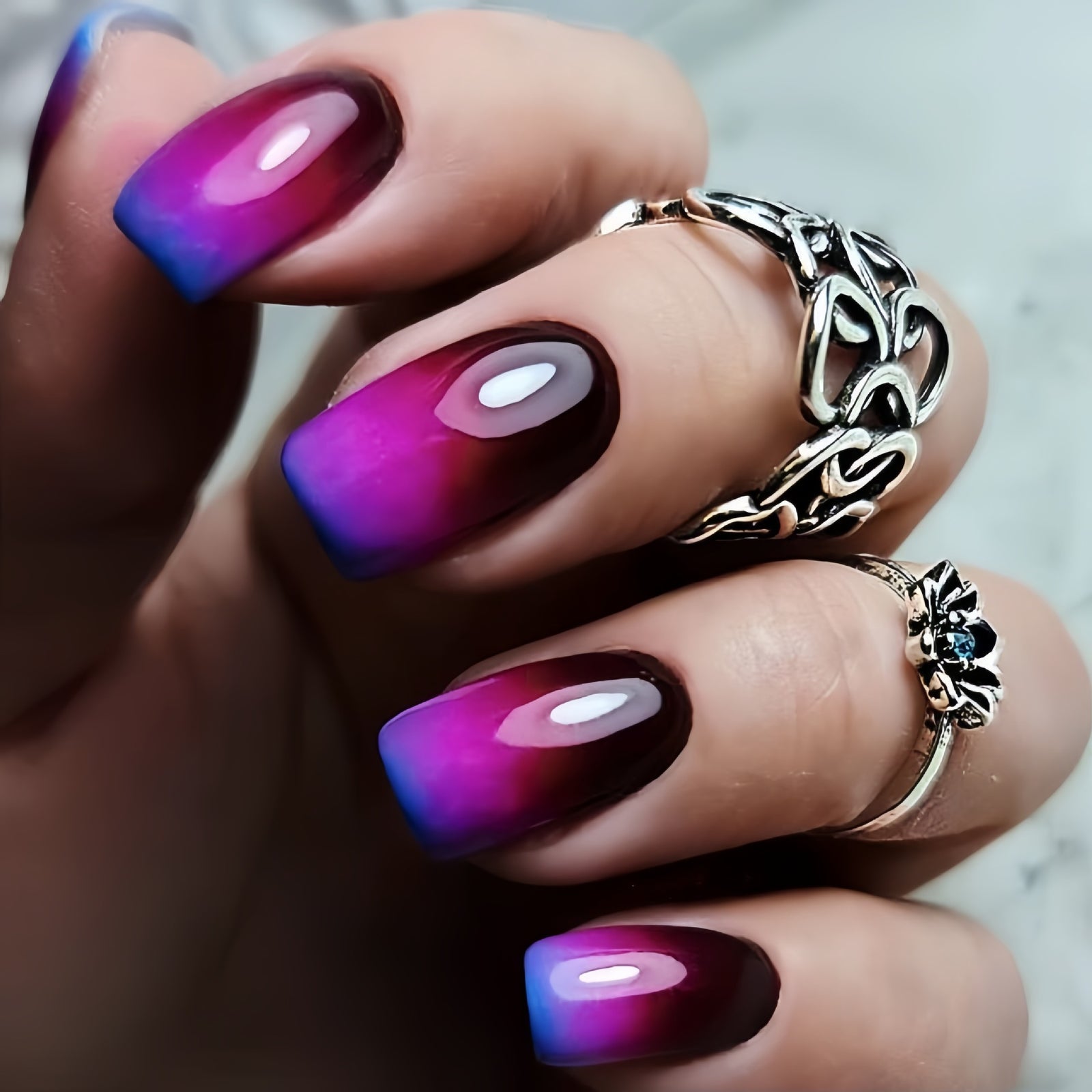 24 Stück/Set aufklebbare Nägel mit 3D-Blumenmotiv