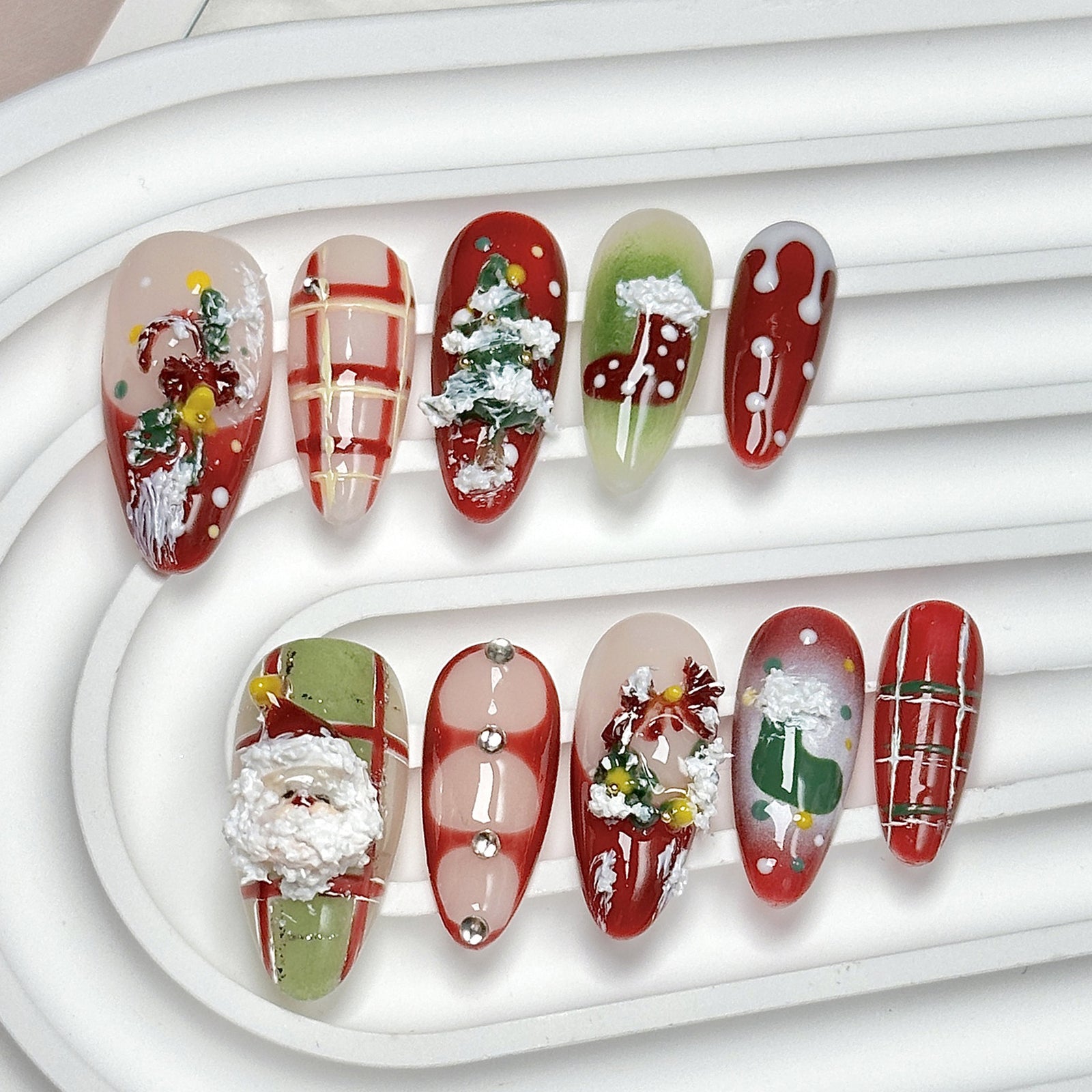 (Handmade) 10pcs/Set 3D Santa Wreath Press on Nails