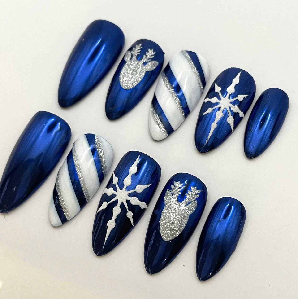 (Handmade) 10pcs/Set Handpainted Glitter Reindeer Snowflake Press On Nails