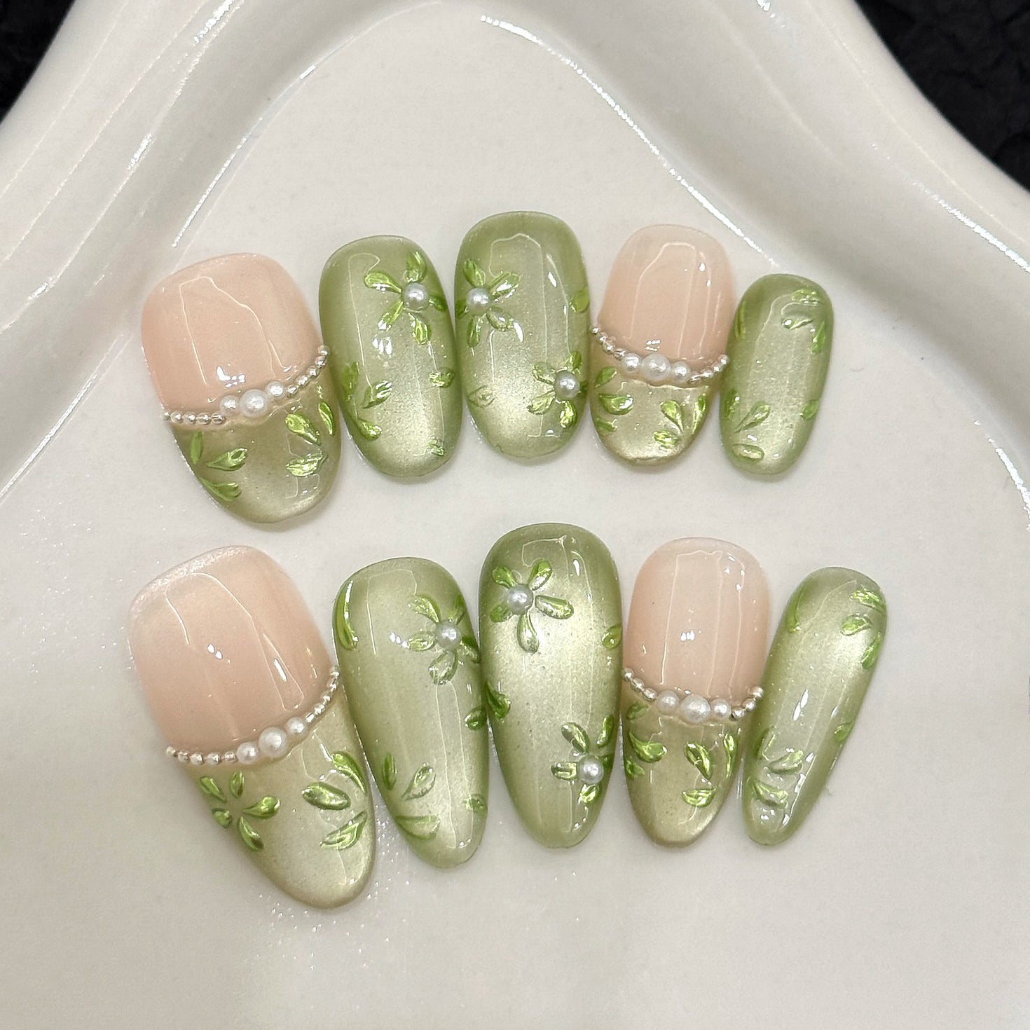 (Handmade) 10pcs/Set Green Hand-Painted Flower Cat Eye Press-On Nails