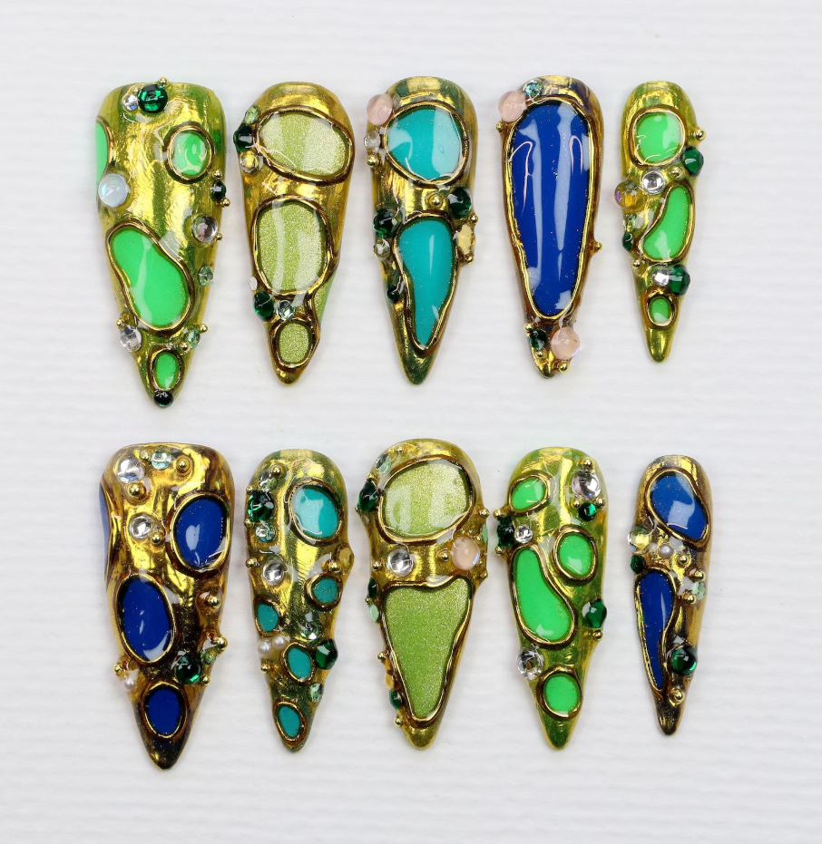 (Handmade) 10pcs/Set Green Theme and Gold Molten Metal Press-On Nails
