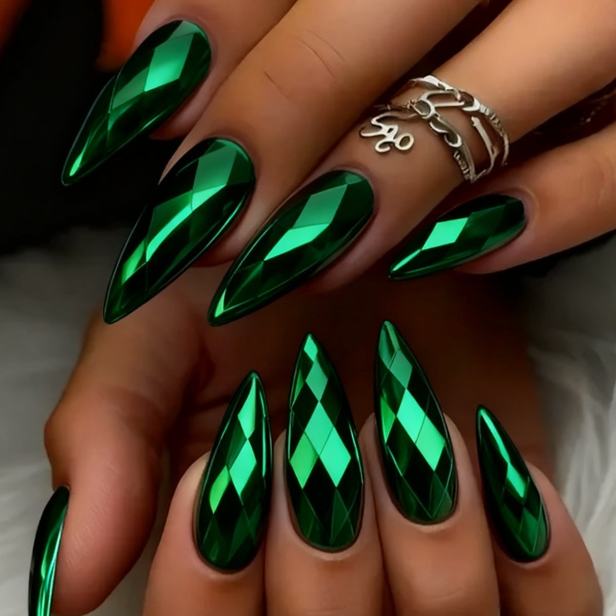 24pcs/Set 3D Faceted Rhombus Green Chrome Press-On Nails