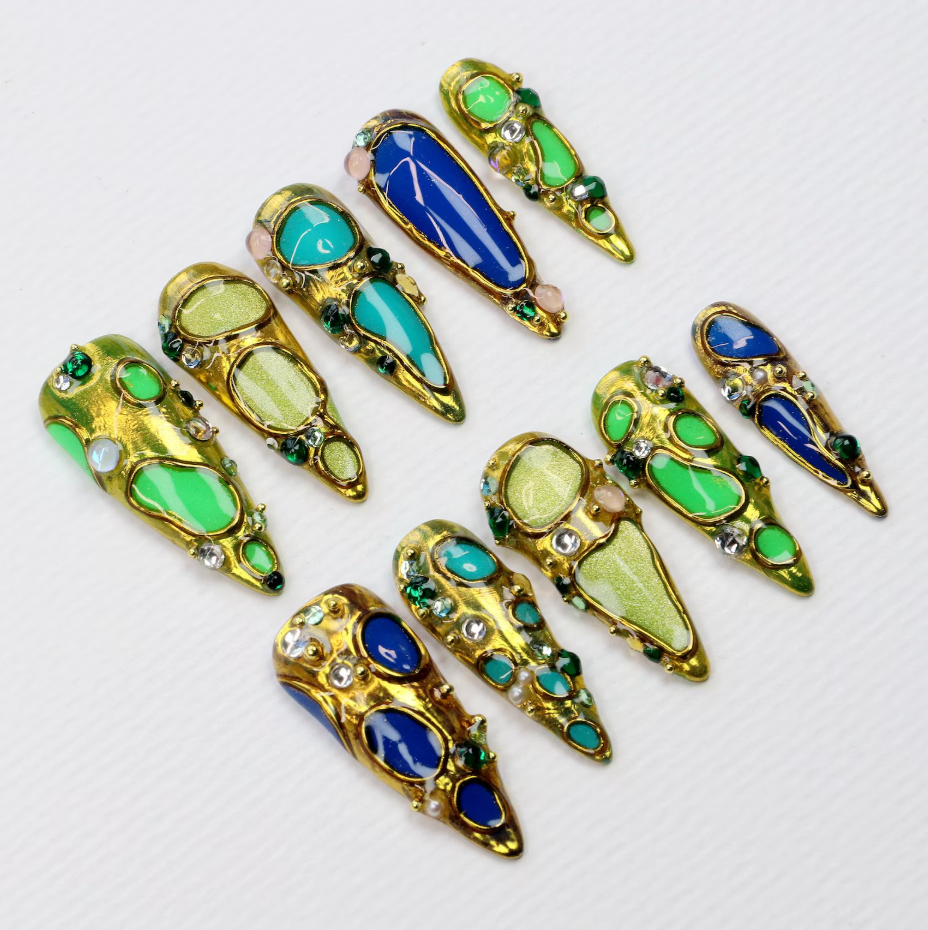 (Handmade) 10pcs/Set Green Theme and Gold Molten Metal Press-On Nails