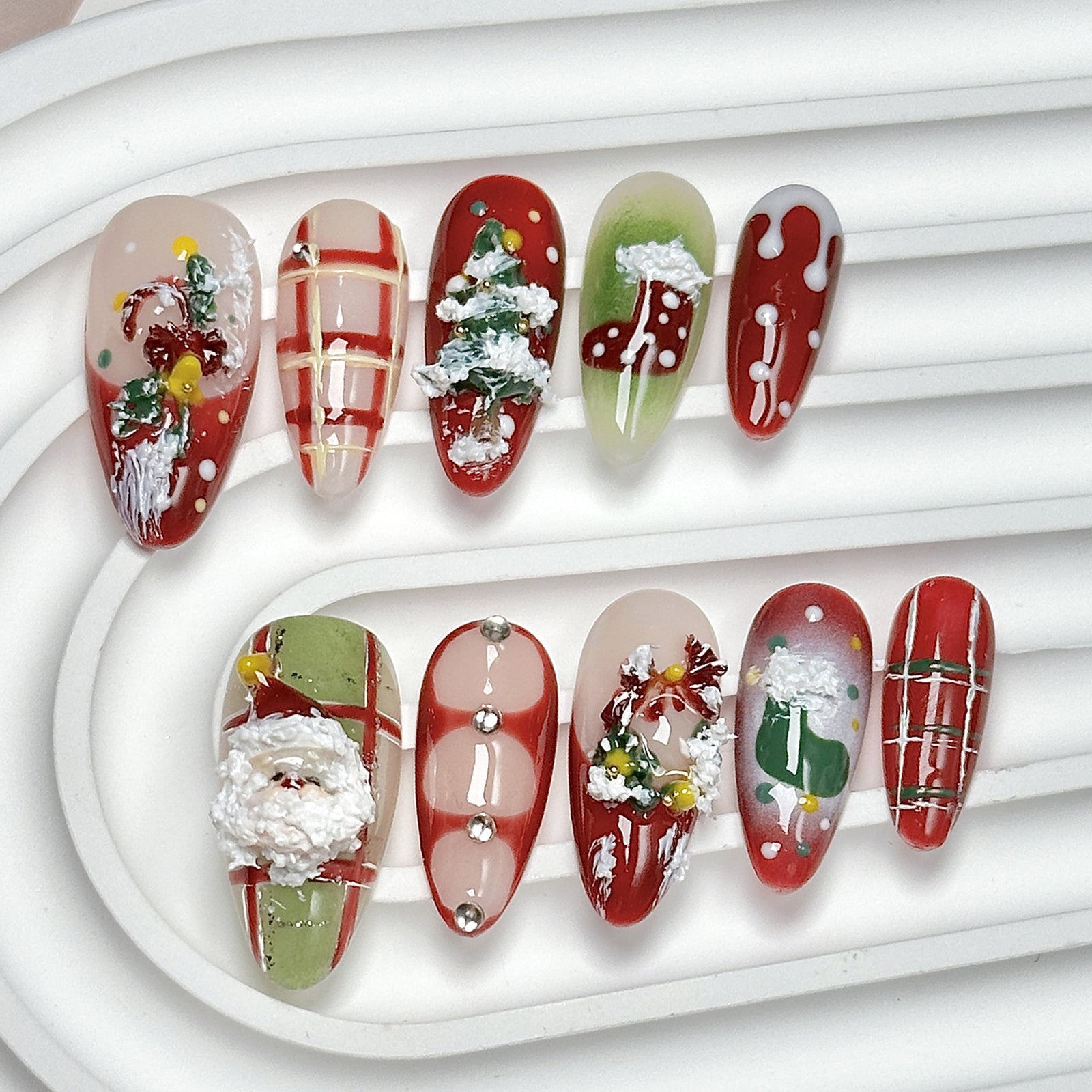 (Handmade) 10pcs/Set 3D Santa Wreath Press on Nails