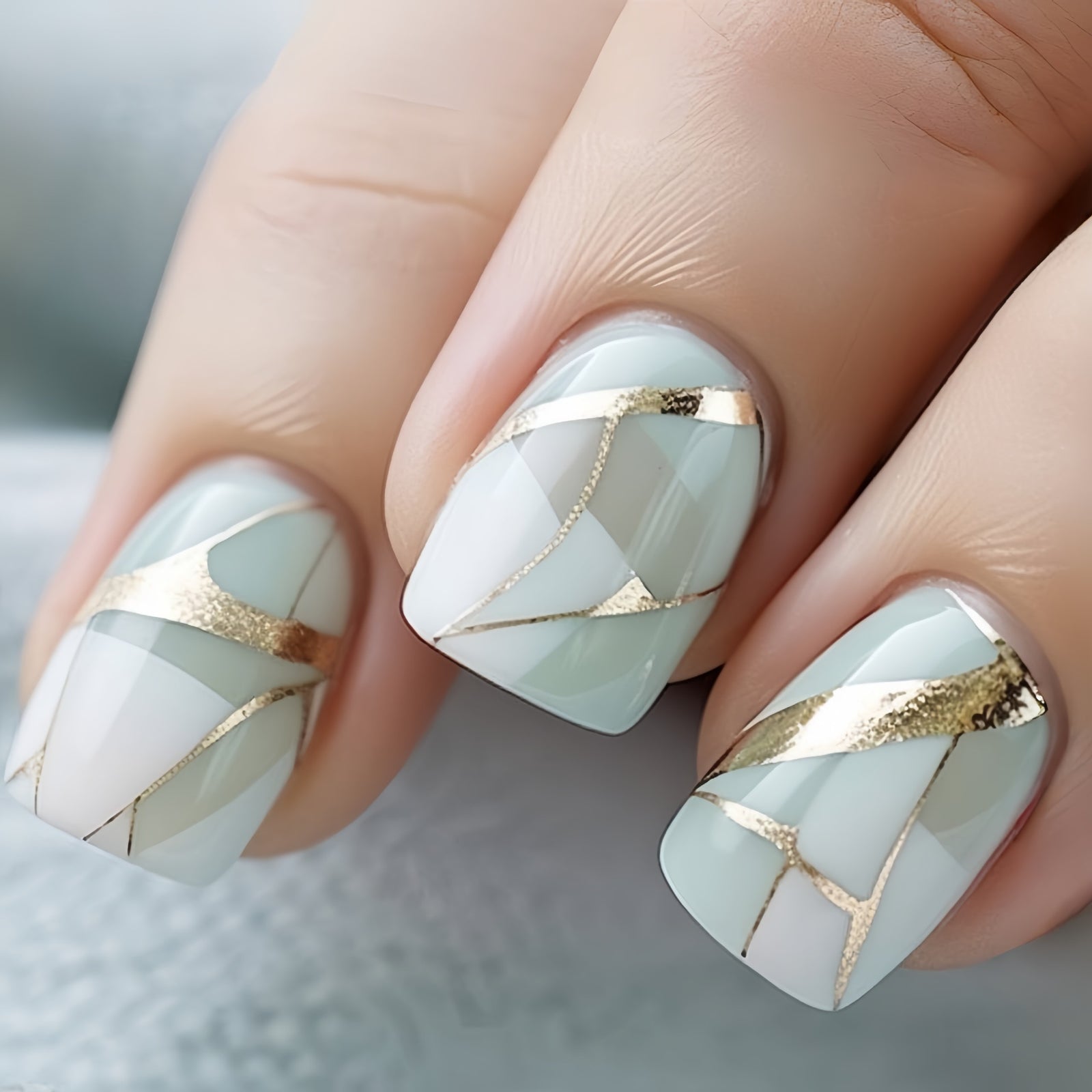 24pcs/Set White Marble with Gold Lines Short Press-On Nails