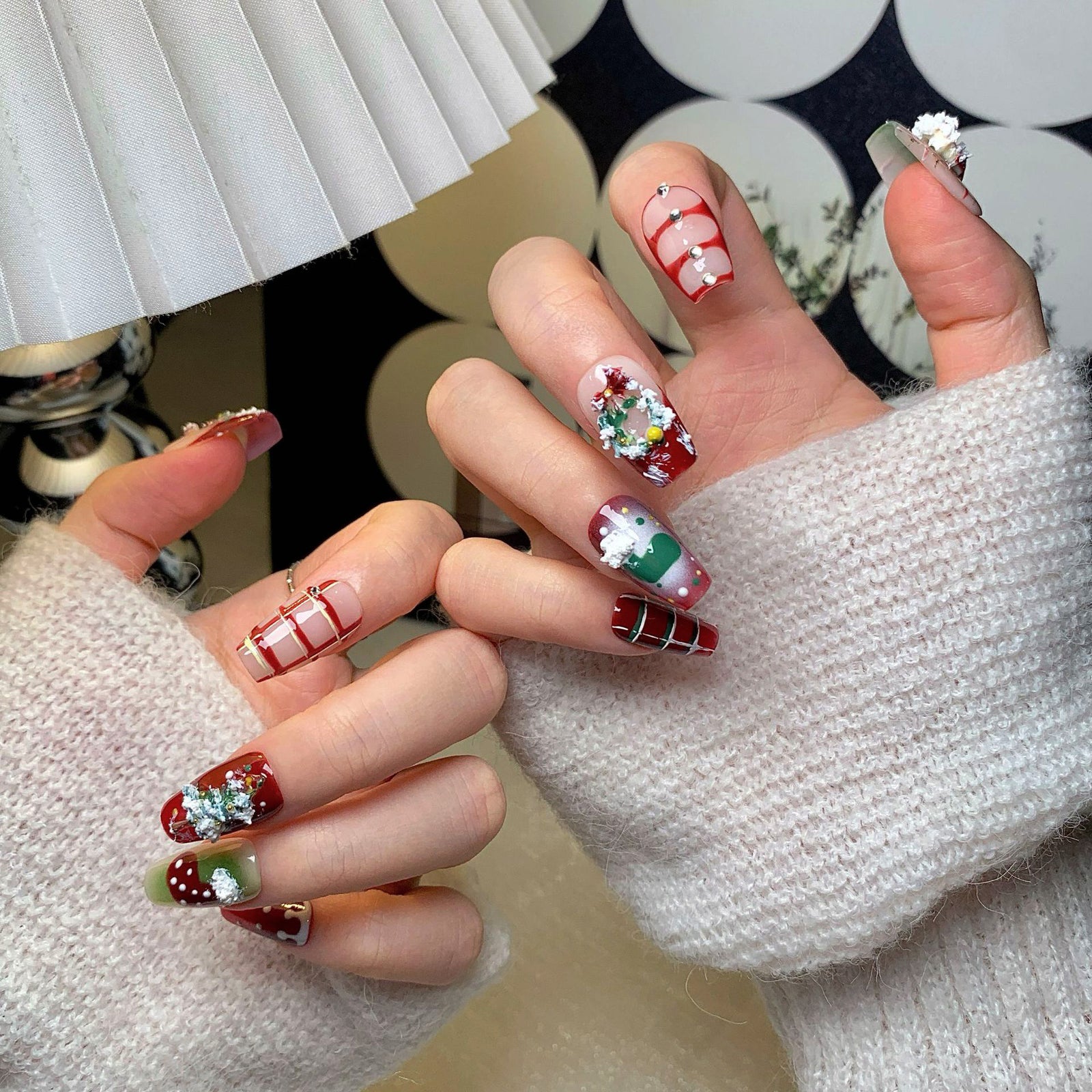 (Handmade) 10pcs/Set 3D Santa Wreath Press on Nails