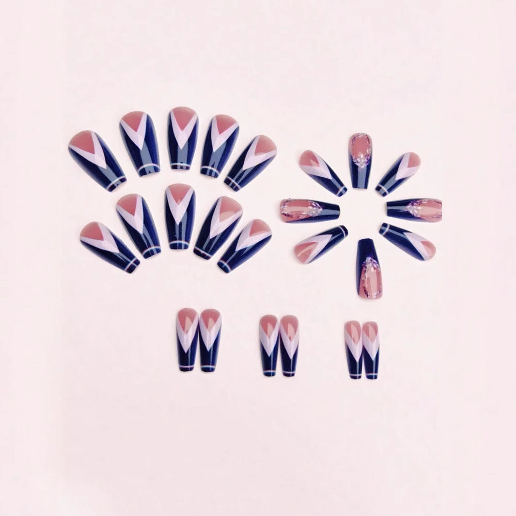 24pcs/Set Blue and White Contrasting V-Shaped French Press-On Nails