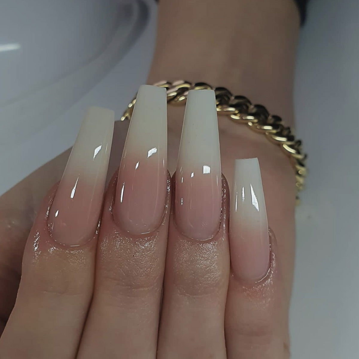 24pcs/Set Icy White Gradient Press-On Nails