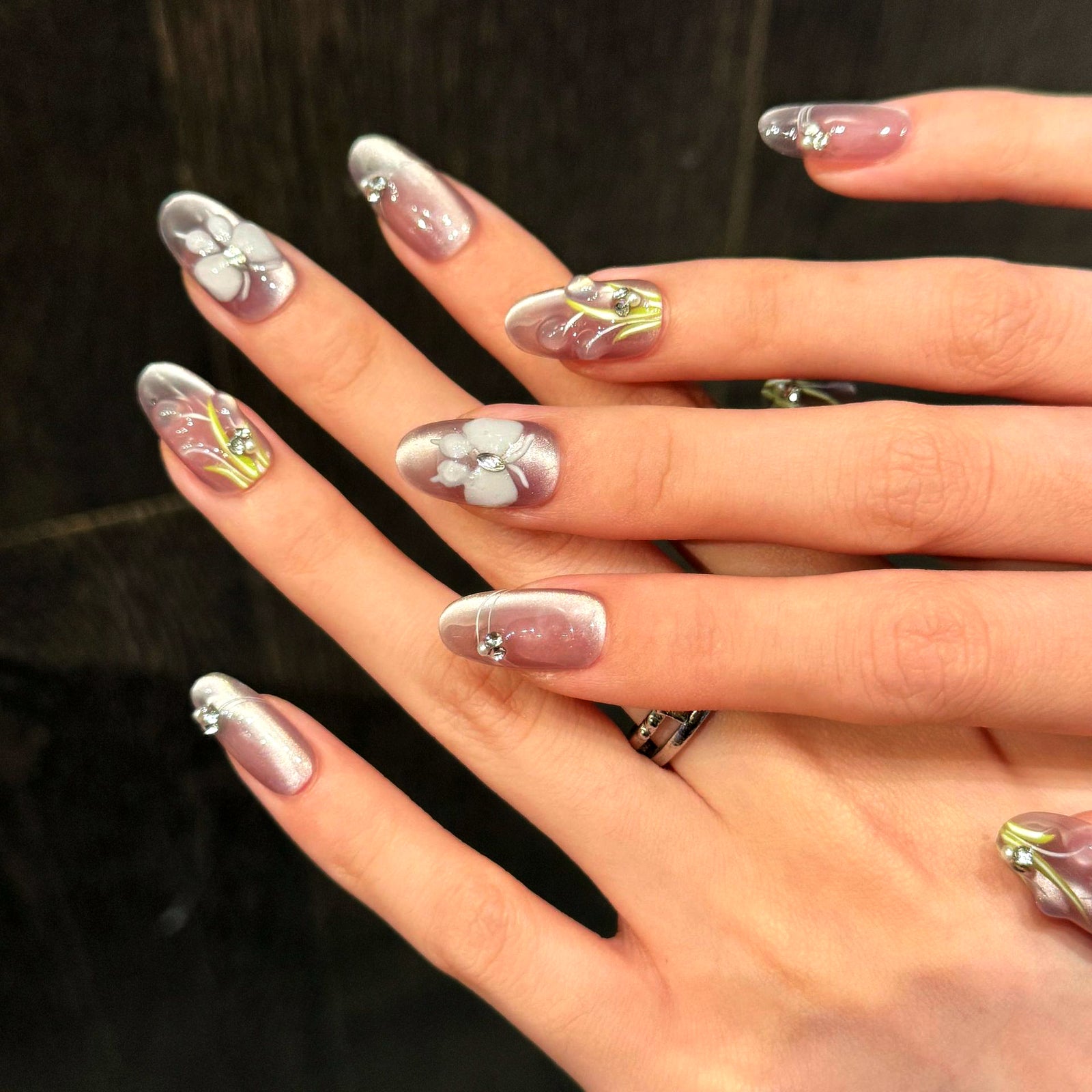 (Handmade) 10pcs/Set Purple Tulip 3D Butterfly Cat-Eye Press-On Nails