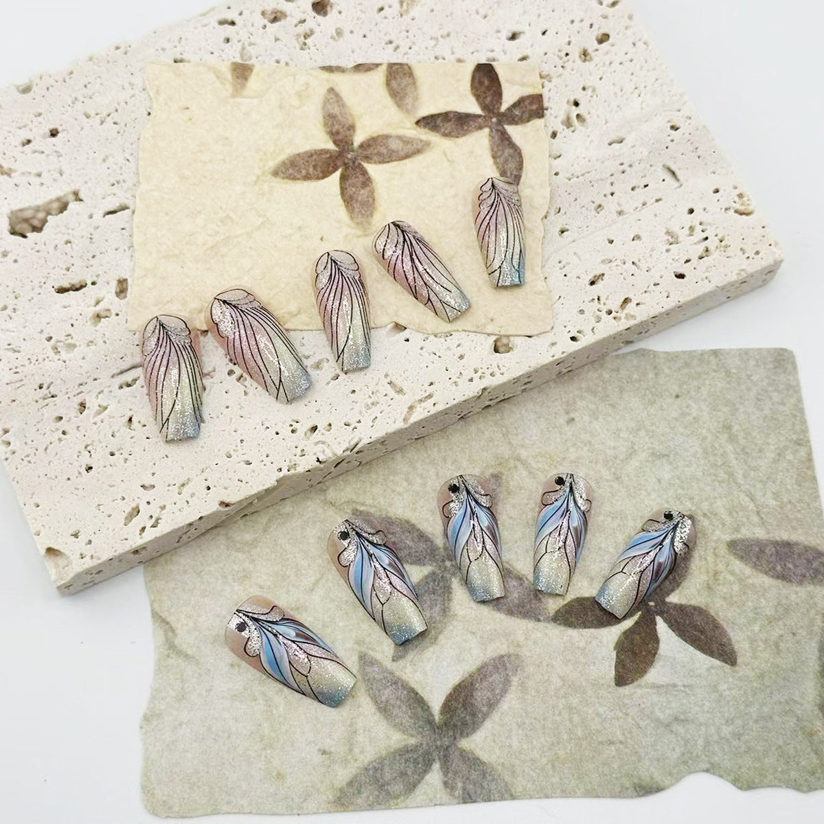 24 Stück/Set aufklebbare Nägel mit 3D-Blumenmotiv