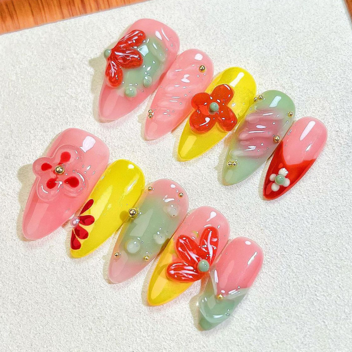 (Handmade) 10pcs/Set 3D Floral Embossed Carving Press-On Nails