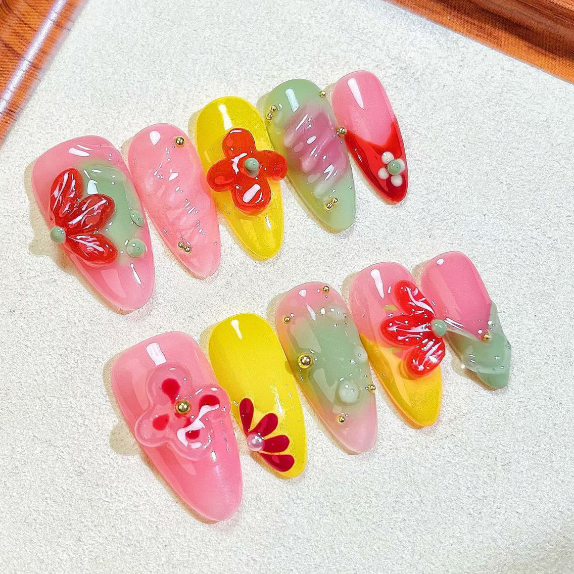 (Handmade) 10pcs/Set 3D Floral Embossed Carving Press-On Nails