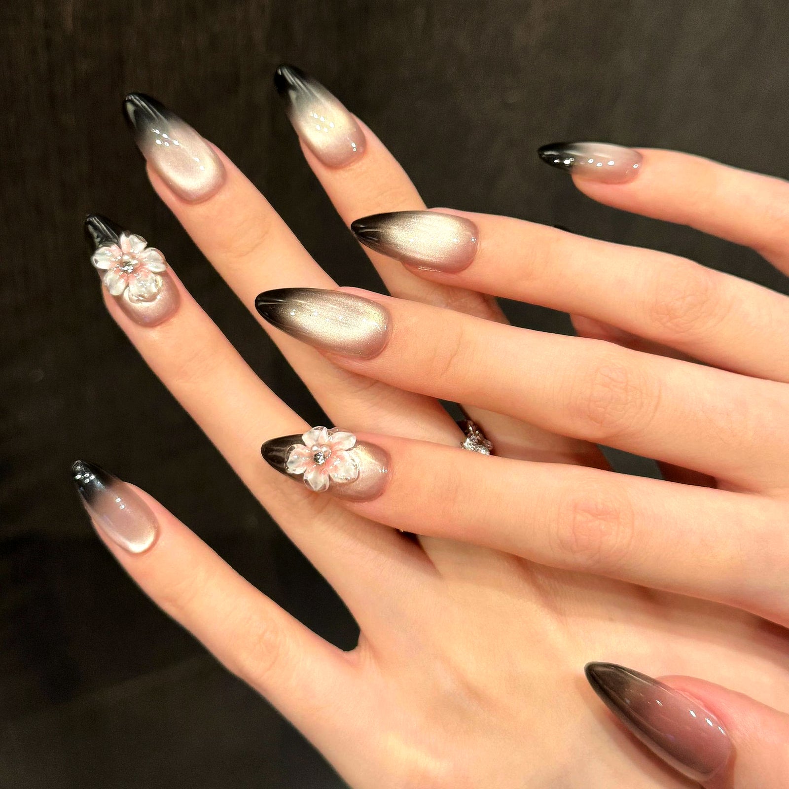 (Handmade) 10pcs/Set 3D Ice Flower with Black Gradient French Tips Press-On Nails