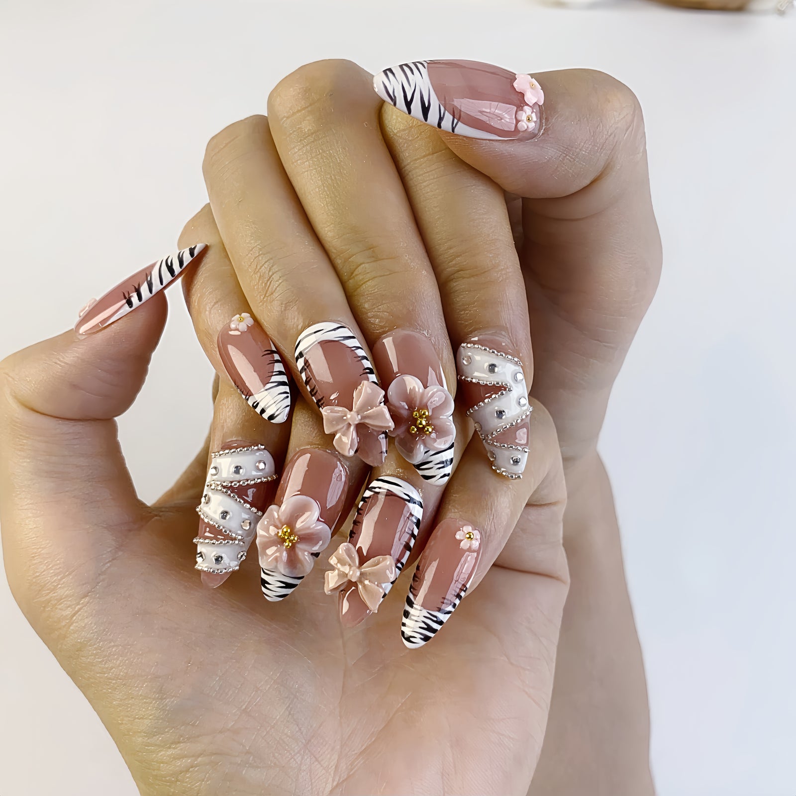 (Handmade) 10pcs/Set Nude Pink 3D Flower Black Zebra French Press-On Nails