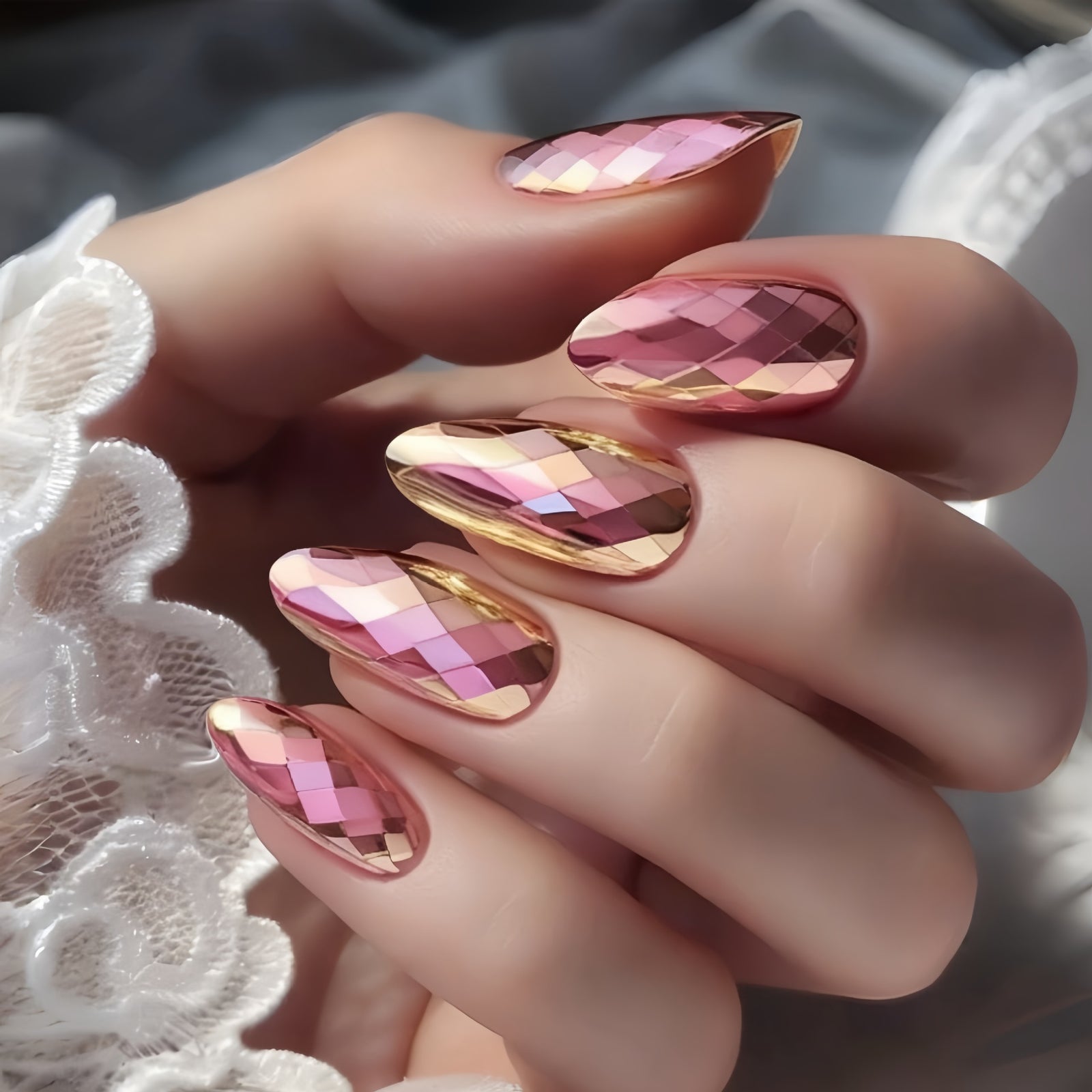 24pcs/Set Diamond-Shaped Metallic Pink Chrome Press-On Nails