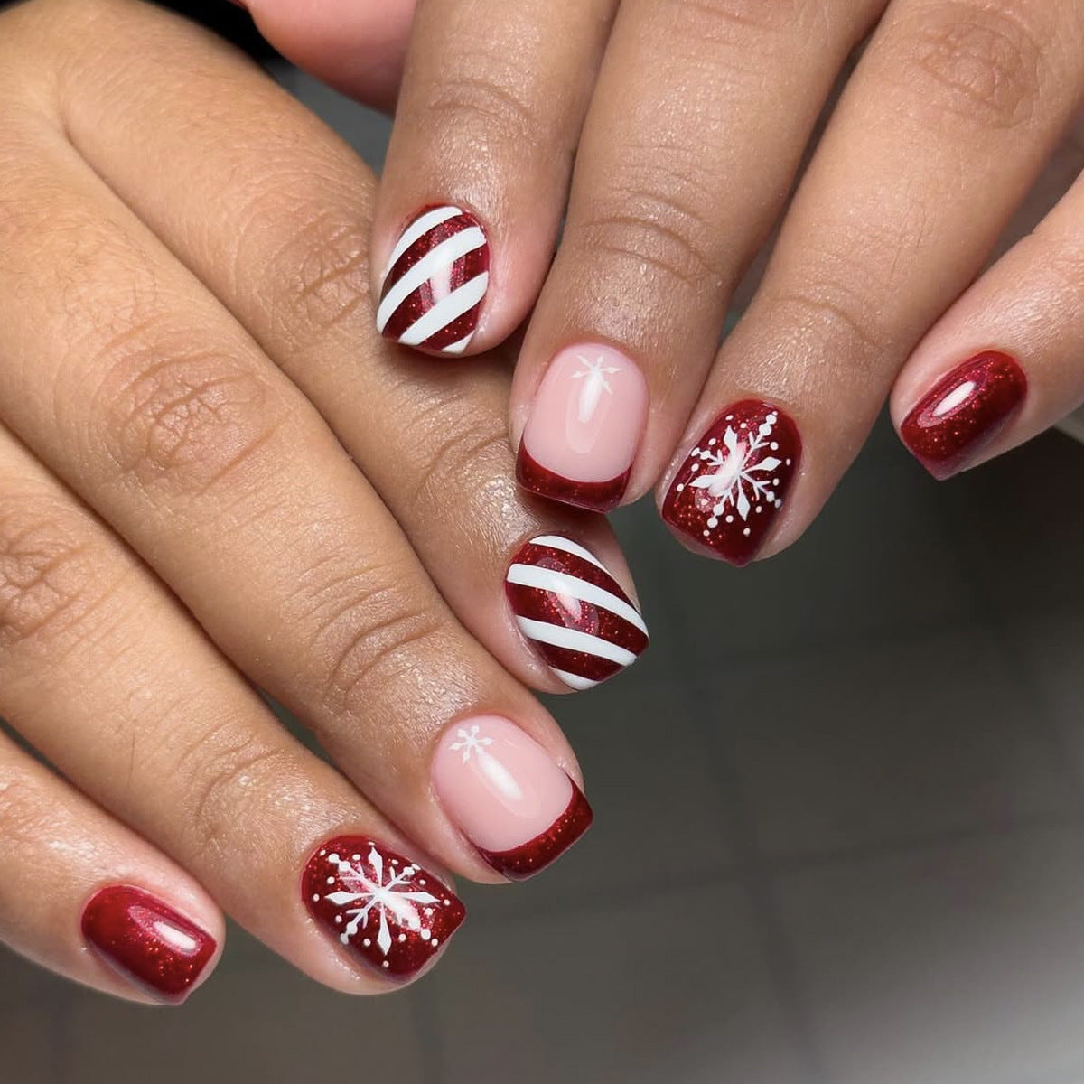 24pcs/Set Red French Tips with Snowflakes Press-On Nails