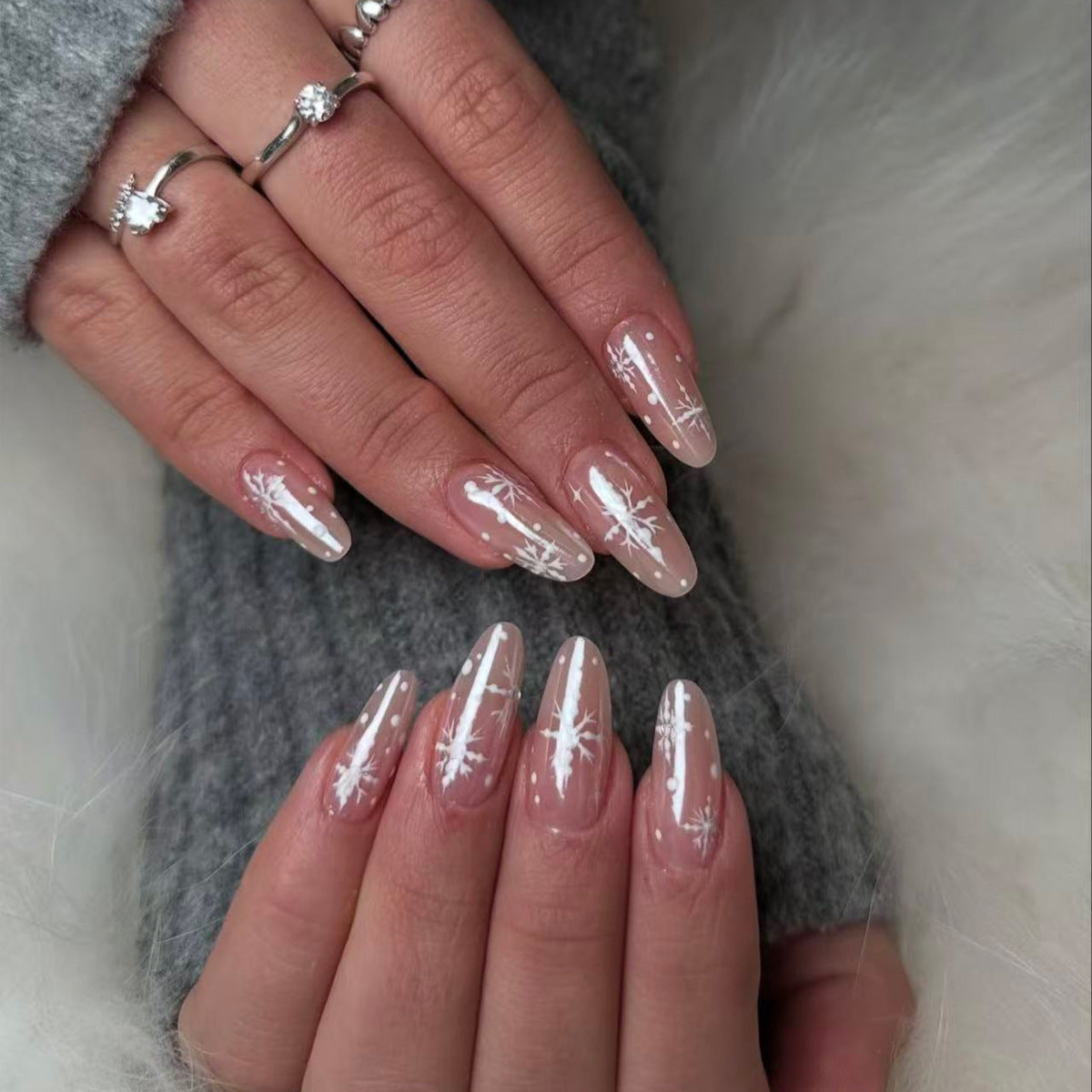24pcs/Set Icy Sheer White Snowflakes Press On Nails