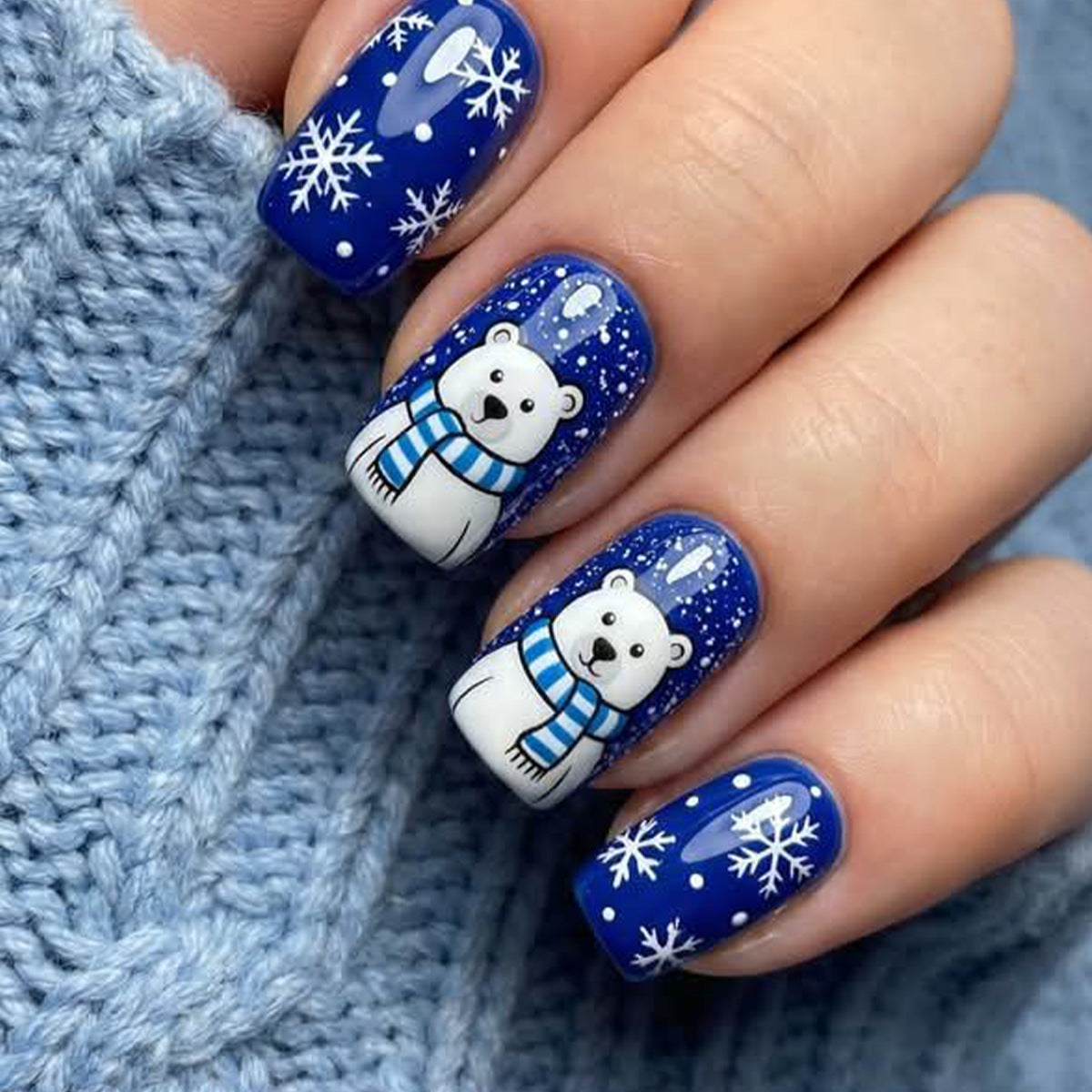 24pcs/Set Blue Snowflake Cartoon Bear with Scarf Press-On Nails