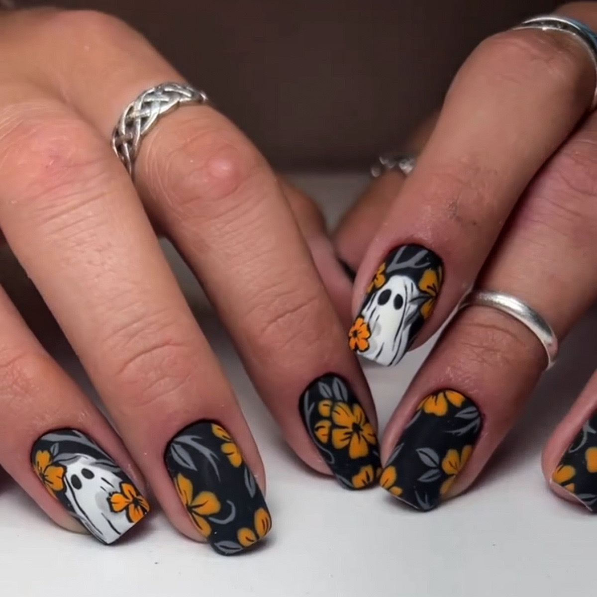 24pcs/Set Dark Forest White Ghost Press-On Nails
