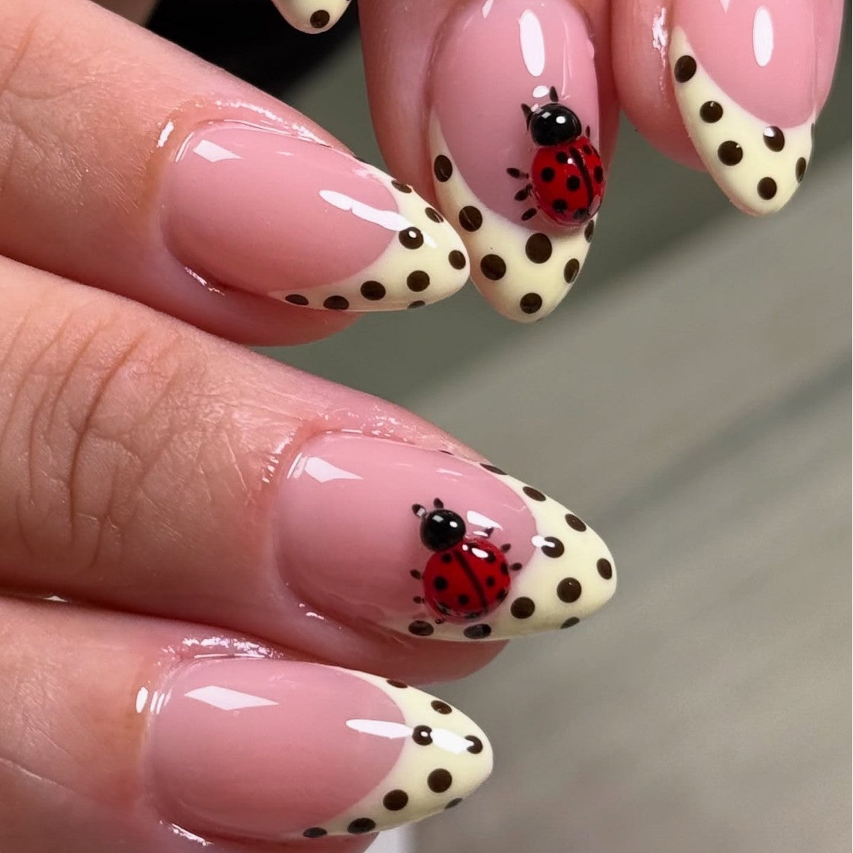 (Handmade) 10pcs/Set Yellow French Polka Dot Ladybug Press-On Nails