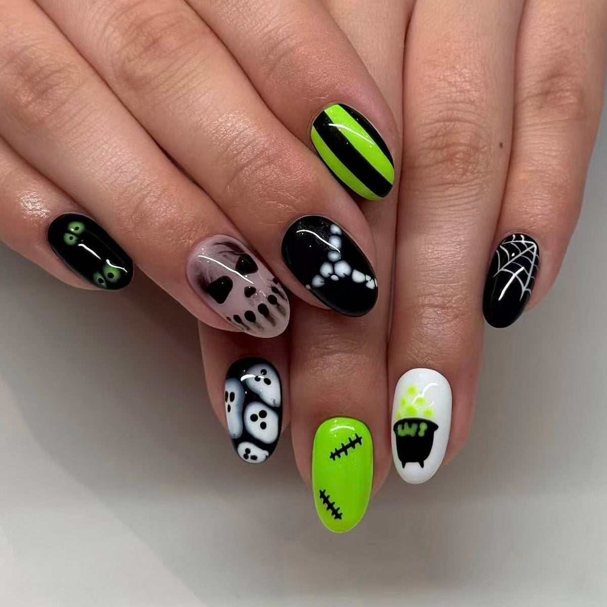 24pcs/Set Spooky Ghost Faces Press On Nails