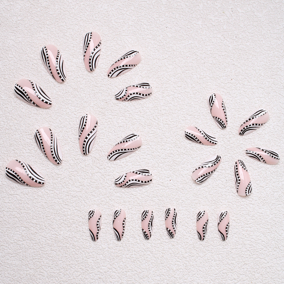 24pcs/Set Black & White Stripes and Polka DotsPress-On Nails