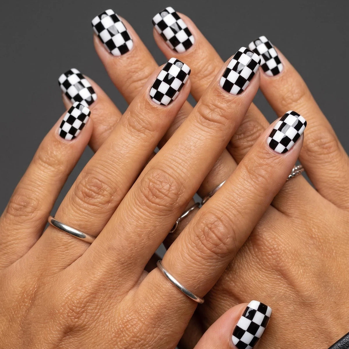 24pcs/Set Black and White Plaid Short Press-On Nails