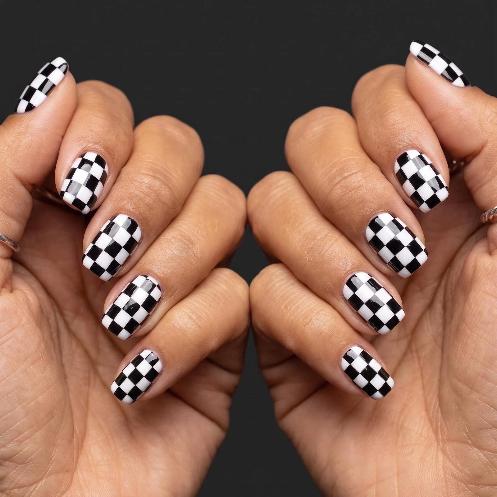 24pcs/Set Black and White Plaid Short Press-On Nails