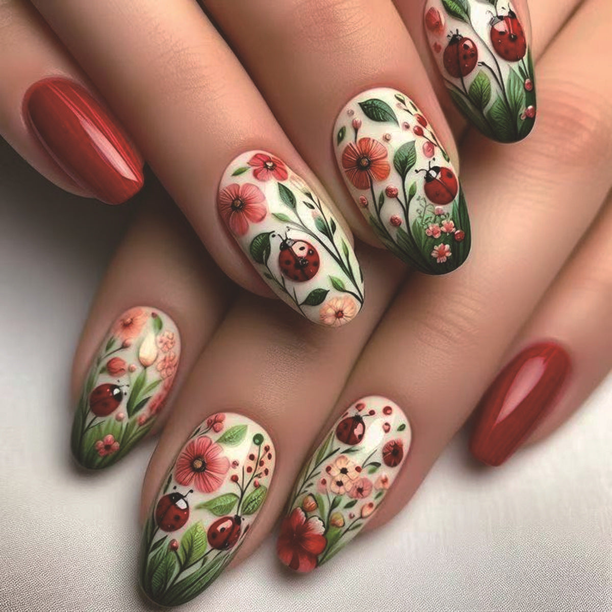 24pcs/Set Ladybug White Daisy Press-On Nails