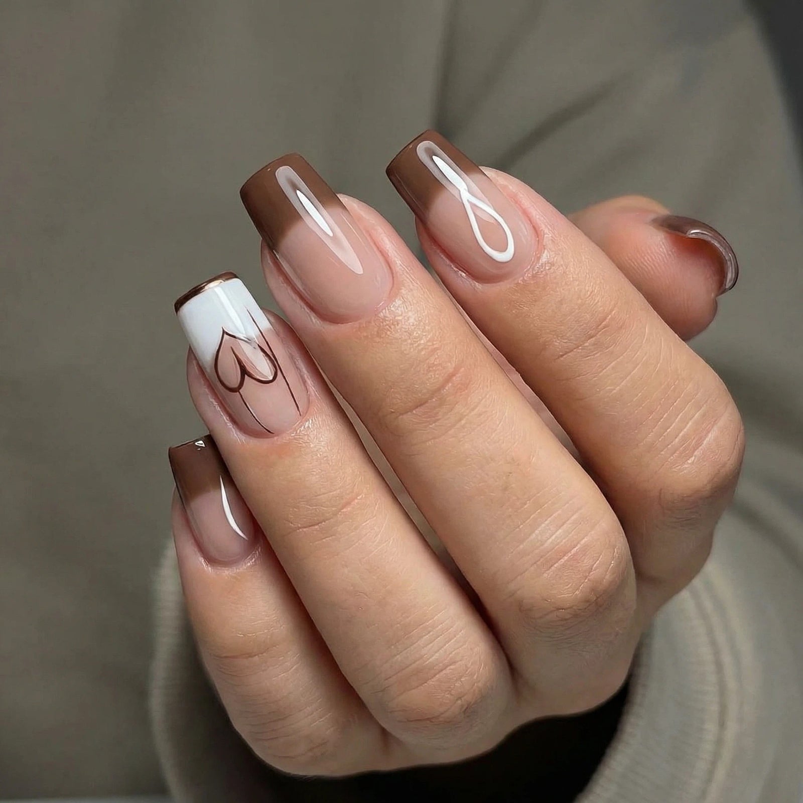 24pcs/Set Brown Plaid with Contrasting Hearts Press-On Nails