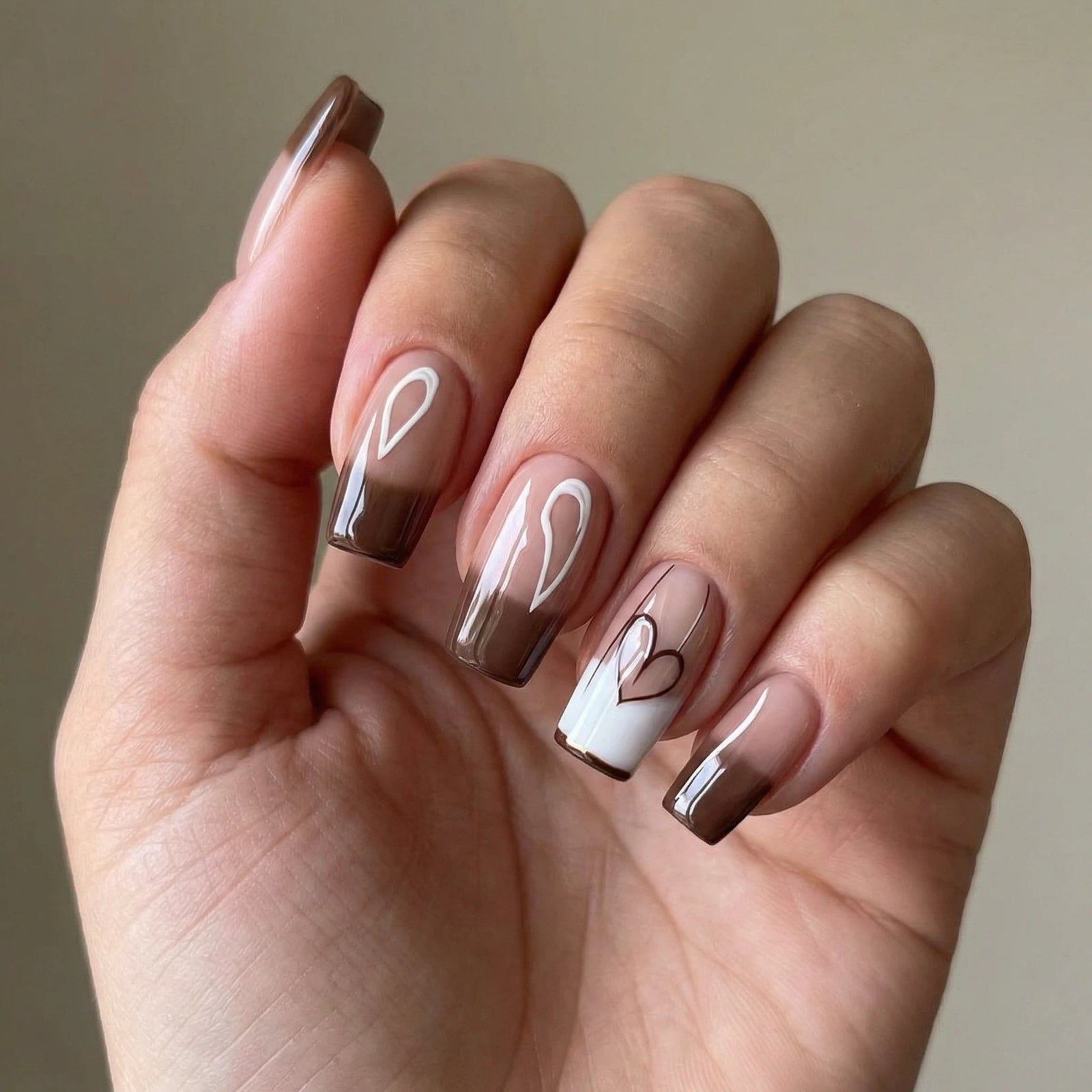 24pcs/Set Brown Plaid with Contrasting Hearts Press-On Nails