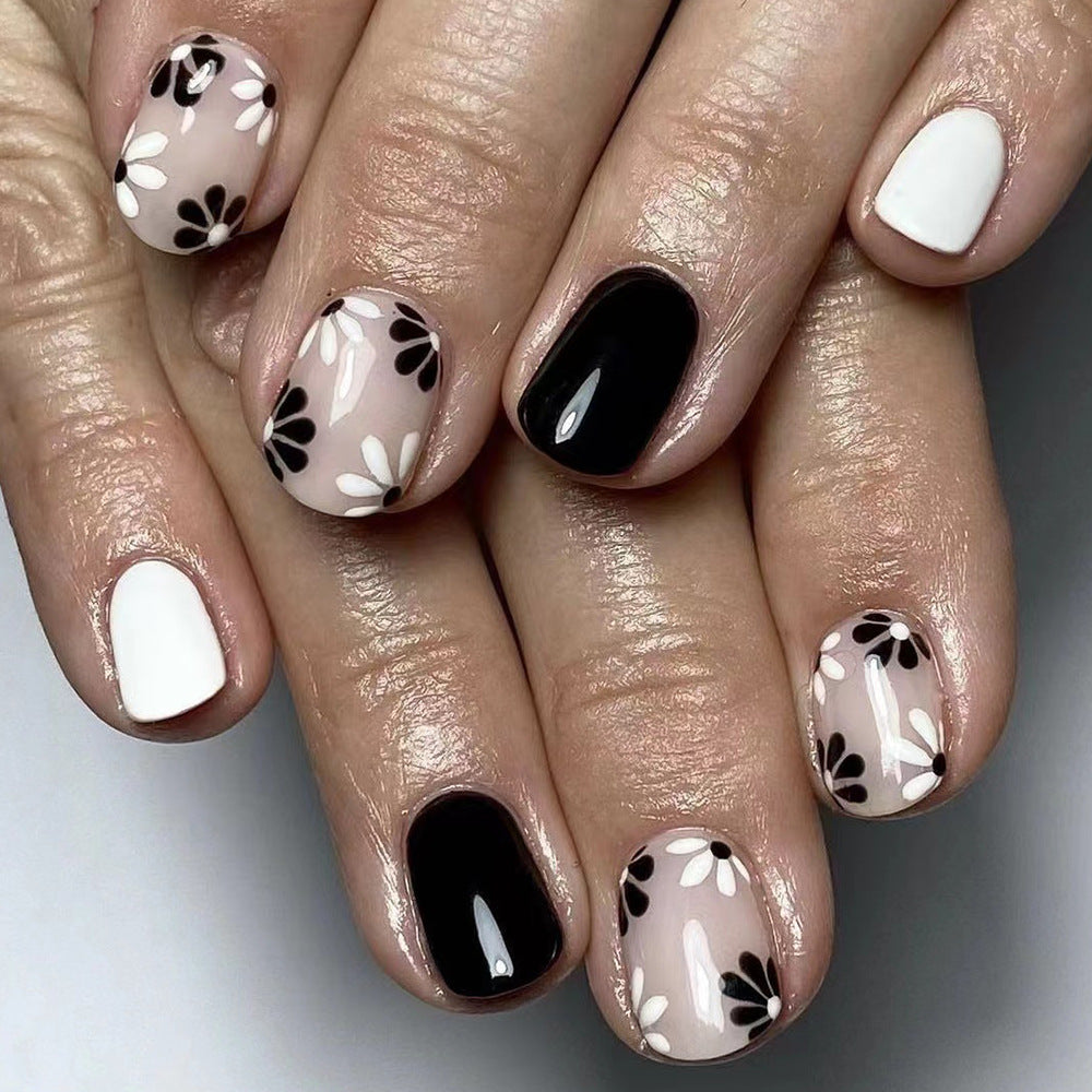 24pcs/Set Black and White Daisy Press-On Nails