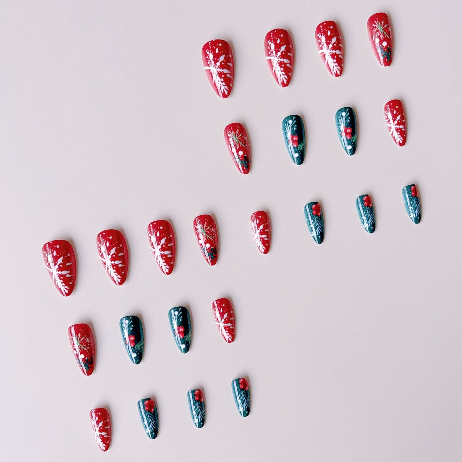 24pcs/Set Christmas Green Red Snowflake Press-On Nails