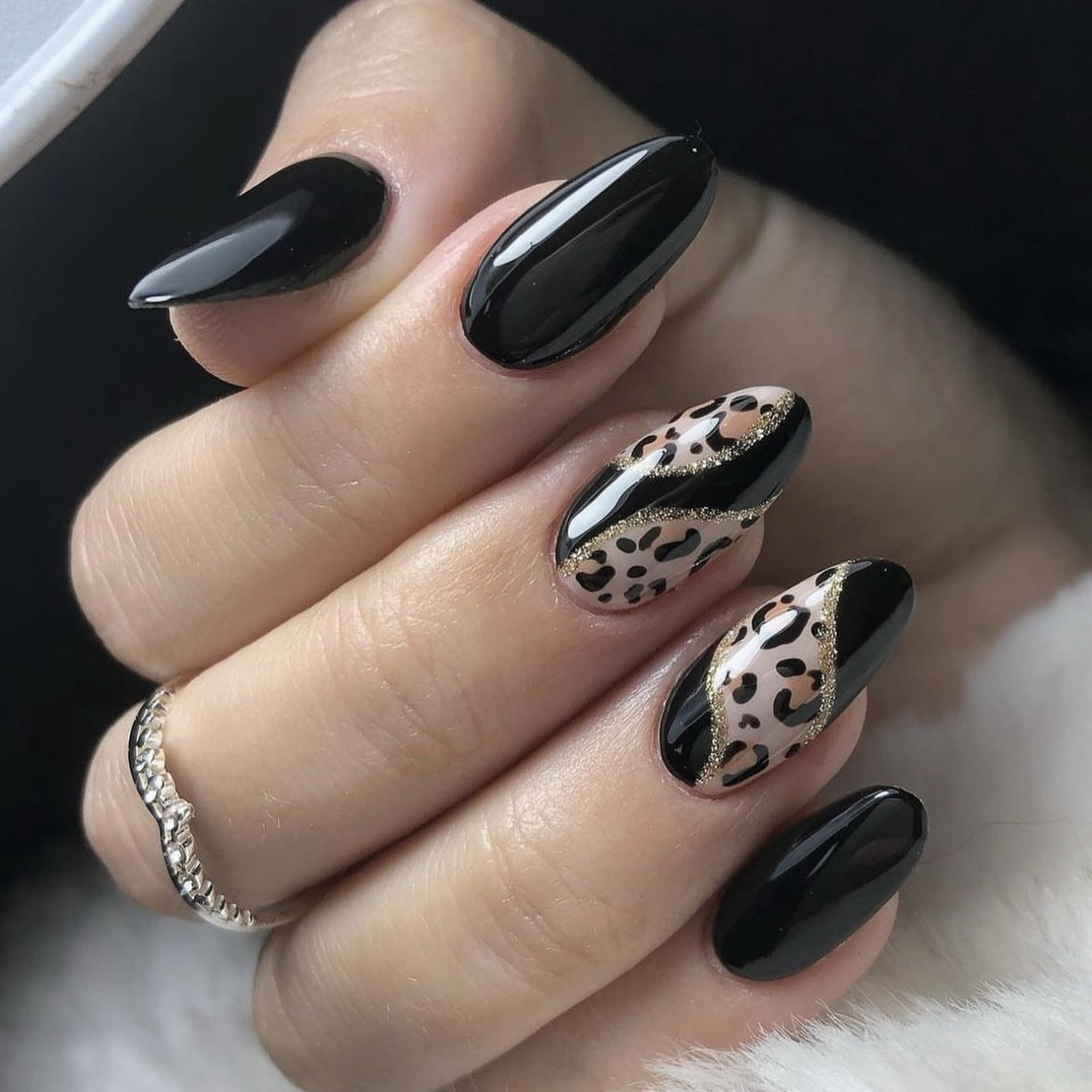 24pcs/Set Autumn Winter Leopard Print Black Solid Color Patchwork Press-On Nails
