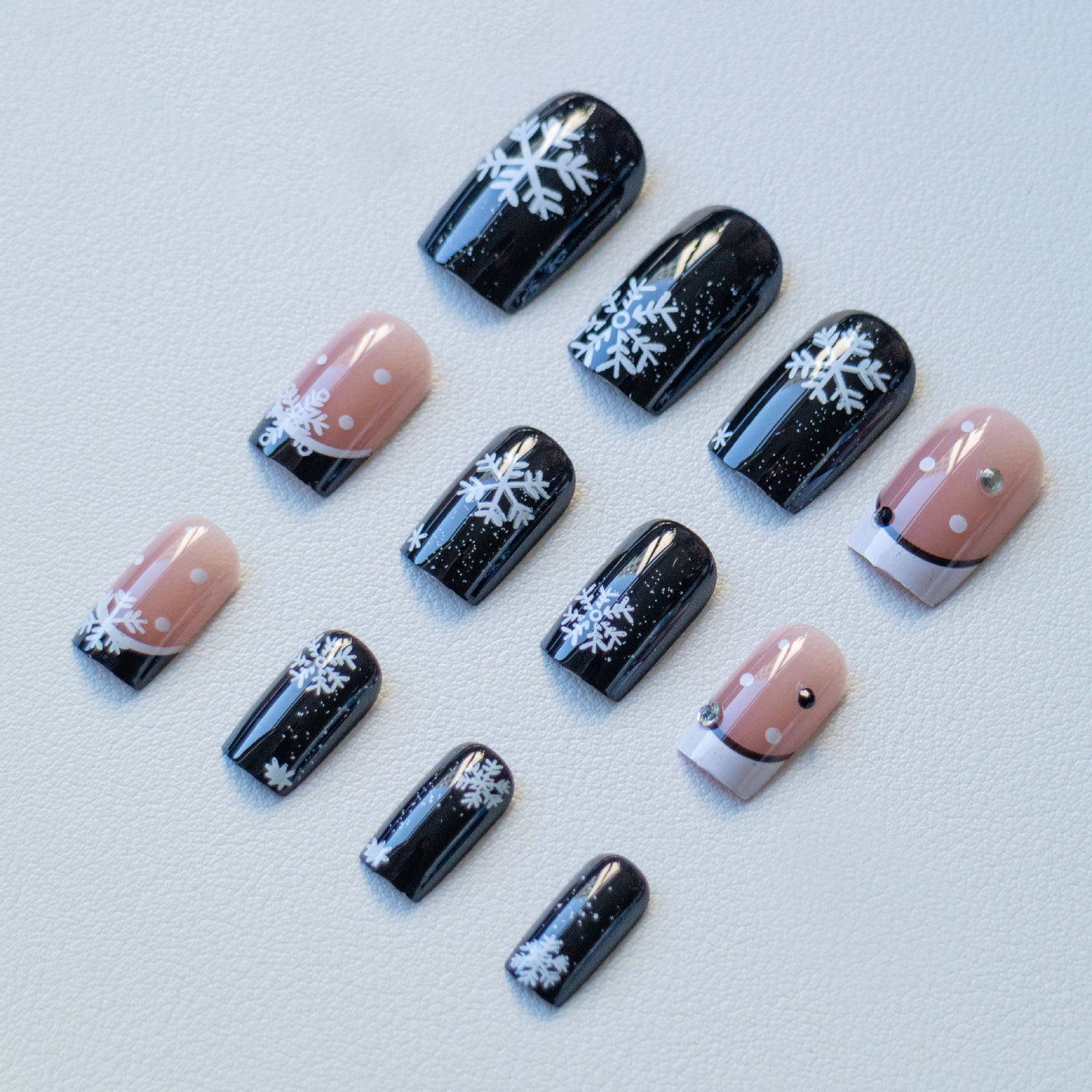 24pcs/Set Snowflake Black And White French Press-On Nails