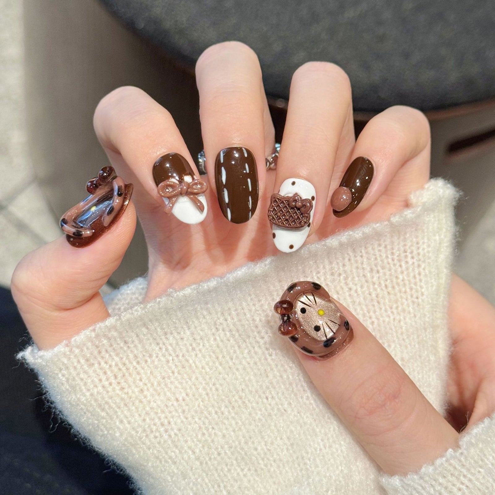 (Handmade) 10pcs/Set Hat-Wearing Kitty with 3D Caramel Bow Press On Nails
