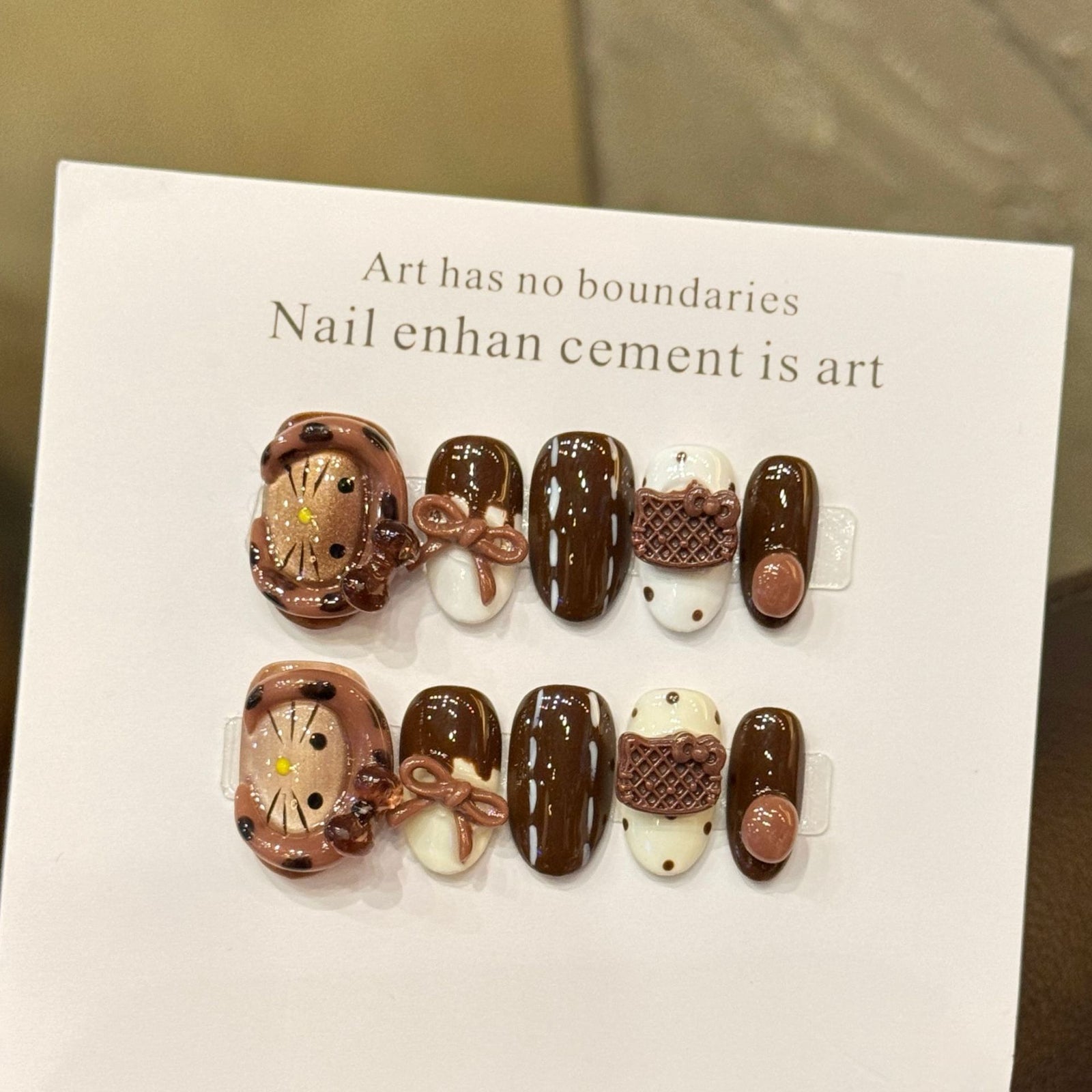 (Handmade) 10pcs/Set Hat-Wearing Kitty with 3D Caramel Bow Press On Nails