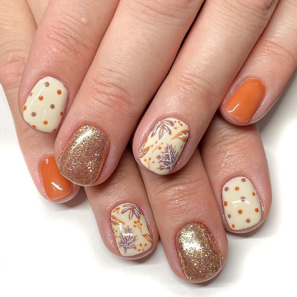 24pcs/Set Autumn Cartoon Maple Leaf with Polka Dots Short Style Press-On Nails