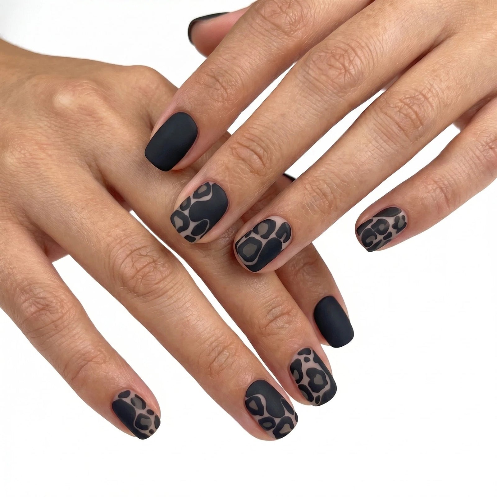 24pcs/Set Matte Black Leopard Print Short Style Press-On Nails