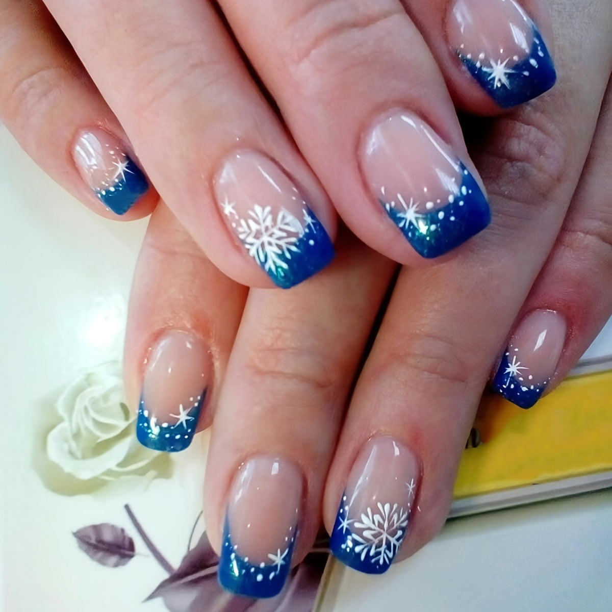 24pcs/Set Short Blue French Tip Christmas Snowflake Press On Nails