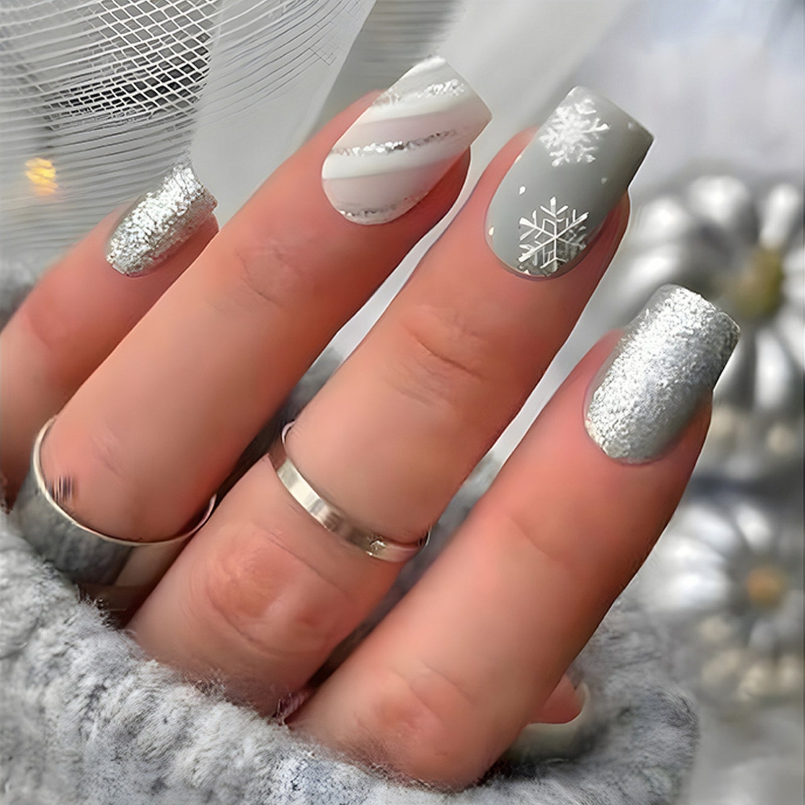 24pcs/Set Christmas Stripe Silver-White Snowflake Press-On Nails