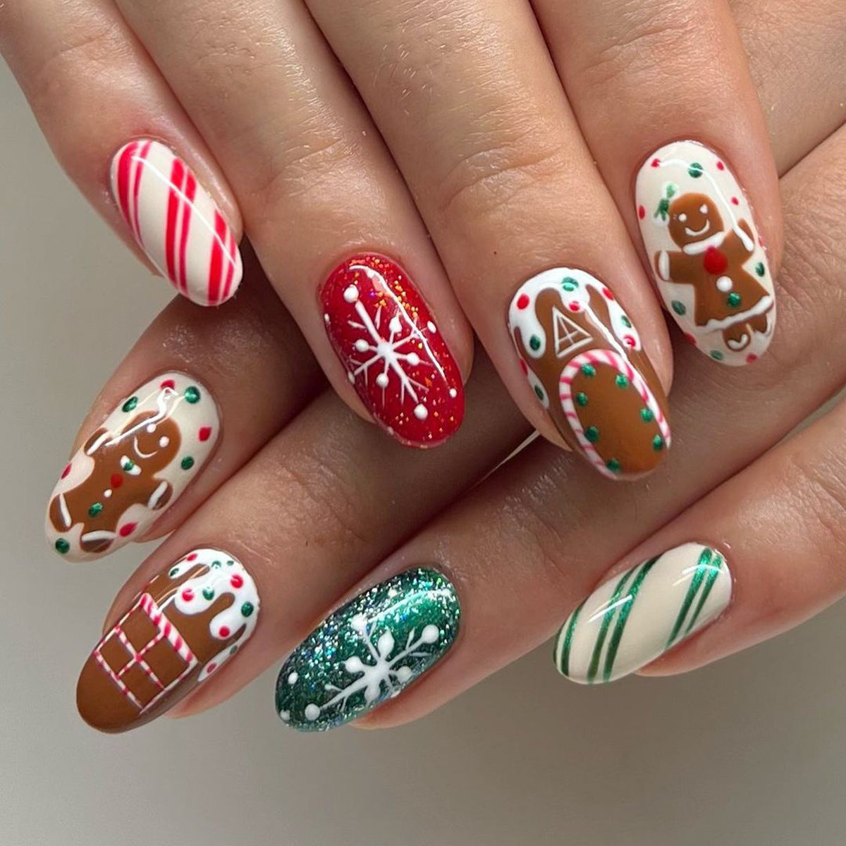 24pcs/Set Christmas Holly, Gingerbread Man & Chocolate House Press-On Nails